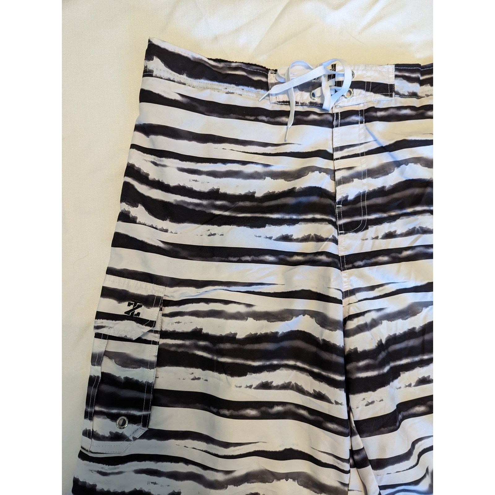 Izod IZOD White Black Striped Men's Swim Trunks XXL NEW Summer Size US 40 / EU 56 - 3 Thumbnail