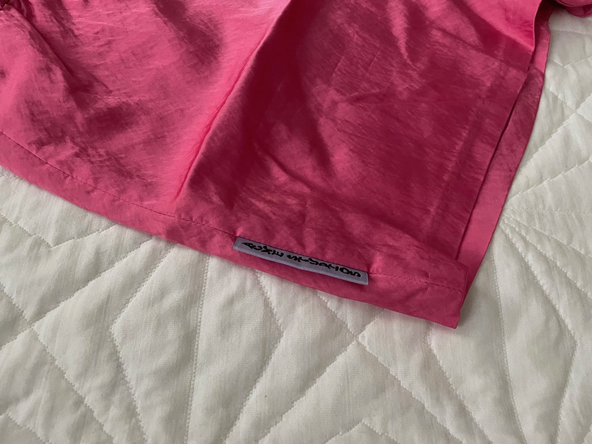 Acne Studios Acne Studios fuchsia pink satin short zip trousers 46 unisex Size US 30 / EU 46 - 6 Thumbnail