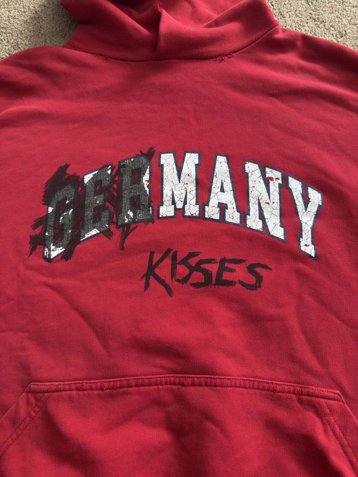 Balenciaga Balenciaga "Many Kisses" Germany Hoodie Red Size 1 Size US S / EU 44-46 / 1 - 2 Thumbnail
