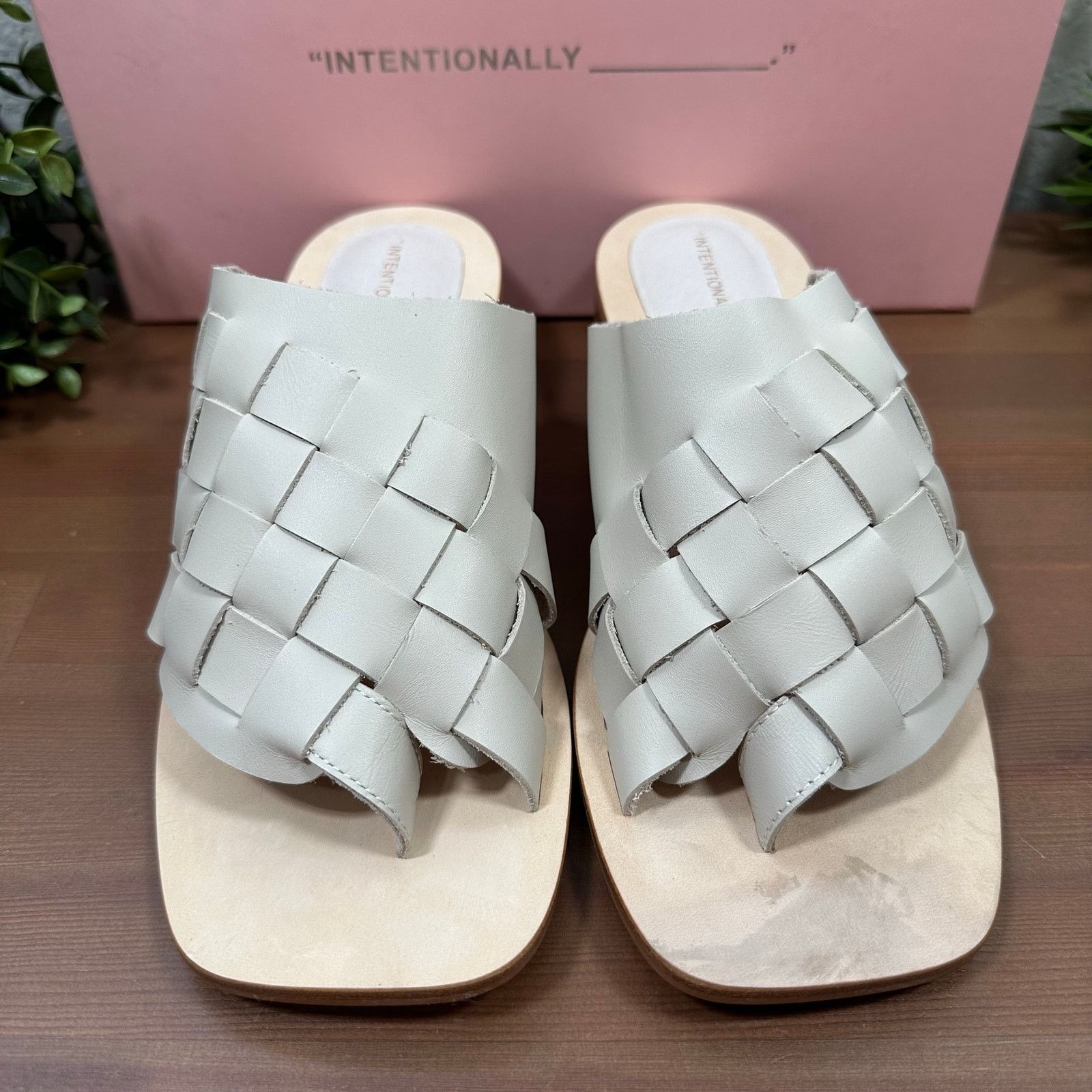 INTENTIONALLY BLANK INTENTIONALLY BLANK Kelly Woven Leather Sandals Cream Size 8 Size US 8 / IT 38 - 4 Thumbnail