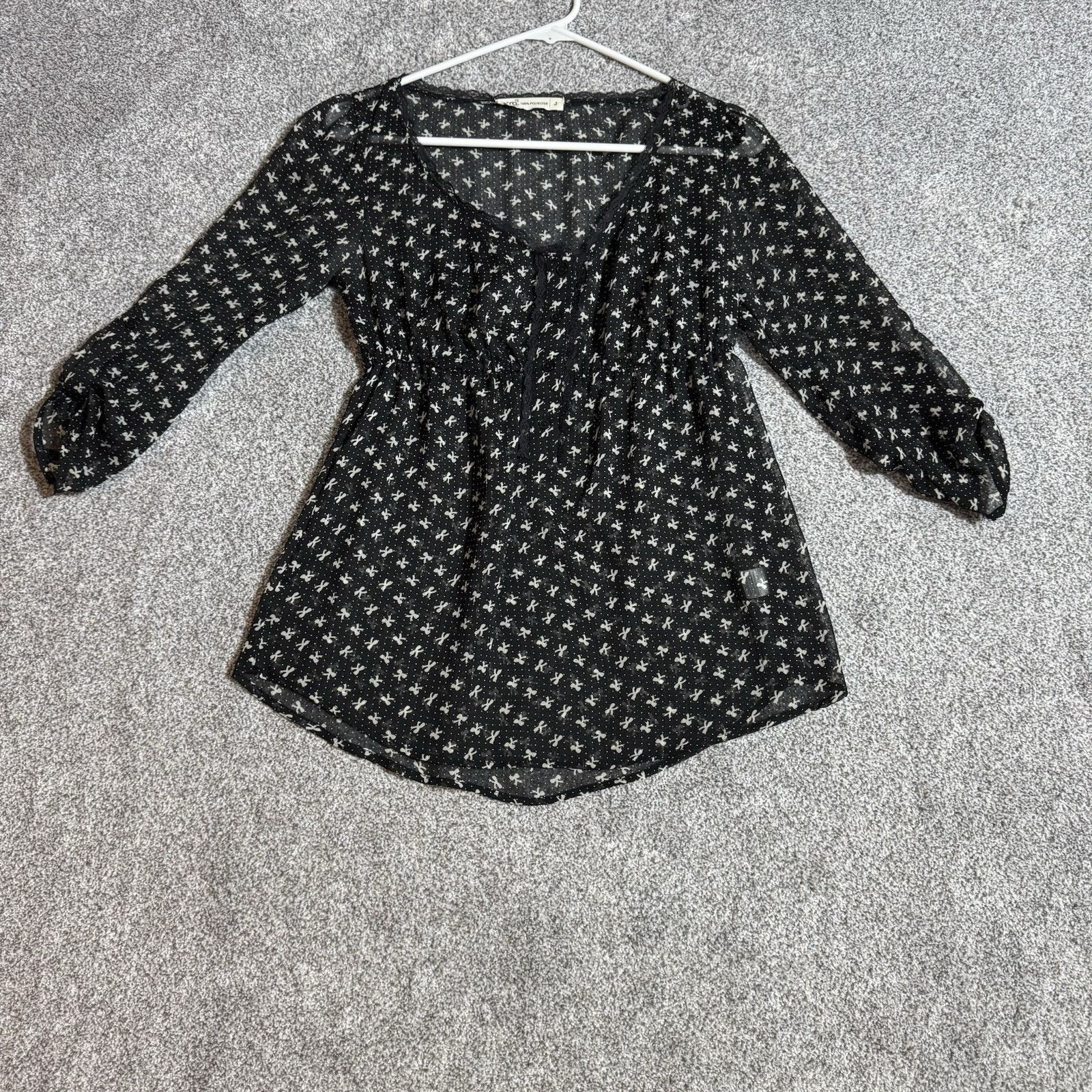 Kirra Babydoll Top Womens Small Sheer Bow Print Chic Flowy Dainty in Black