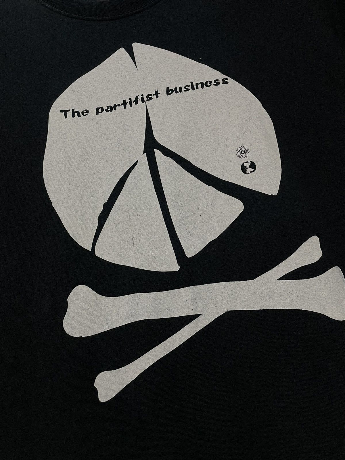 Final Home Vintage Japan Designer Final Home Crossbone Peace Symbol Tee Size US M / EU 48-50 / 2 - 5 Thumbnail