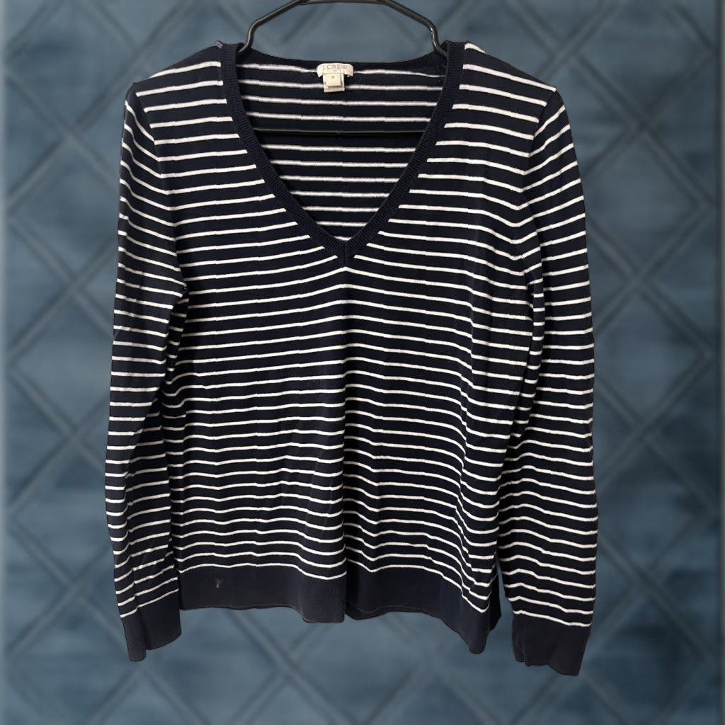 J.Crew VINTAGE J. Crew Navy Striped V-Neck Sweater Women M Size Navy Striped V-Neck Pullover Pattern Striped Knits Size M / US 6-8 / IT 42-44 - 1 Thumbnail