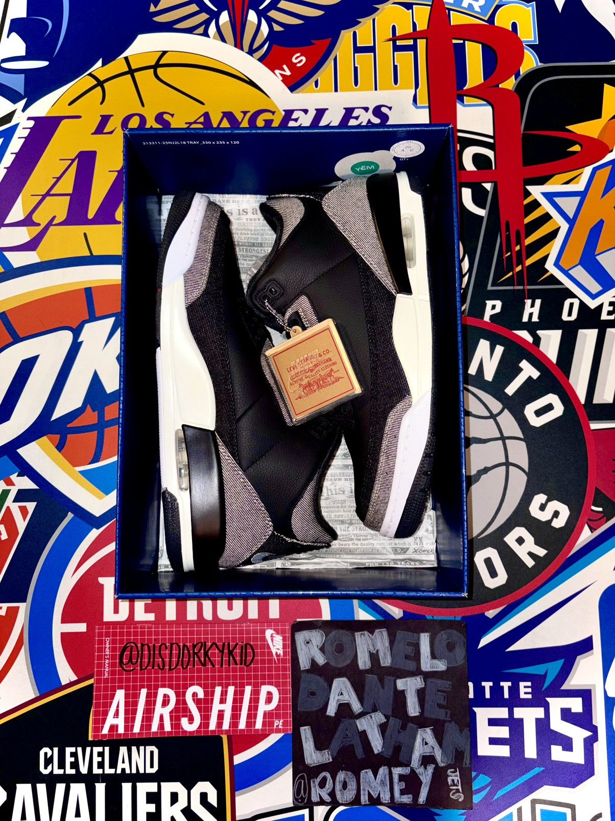 Jordan Brand Black Denim Levi's x Air Jordan 3 Retro SP (IR0914-400) Size US 9.5 / EU 42-43 - 8 Thumbnail