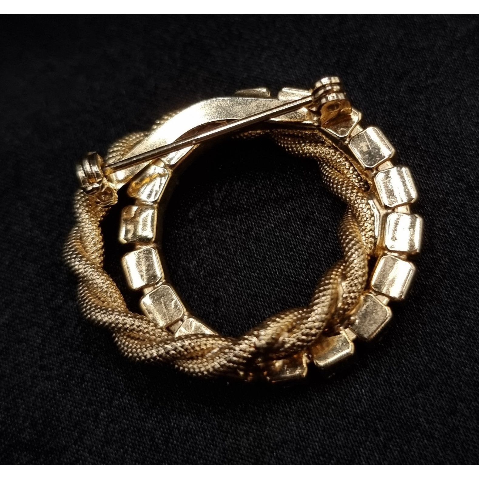 Vintage Vintage 1960s-1980s Gold-Tone Rhinestone Circle Pink Brooch Size ONE SIZE - 4 Thumbnail