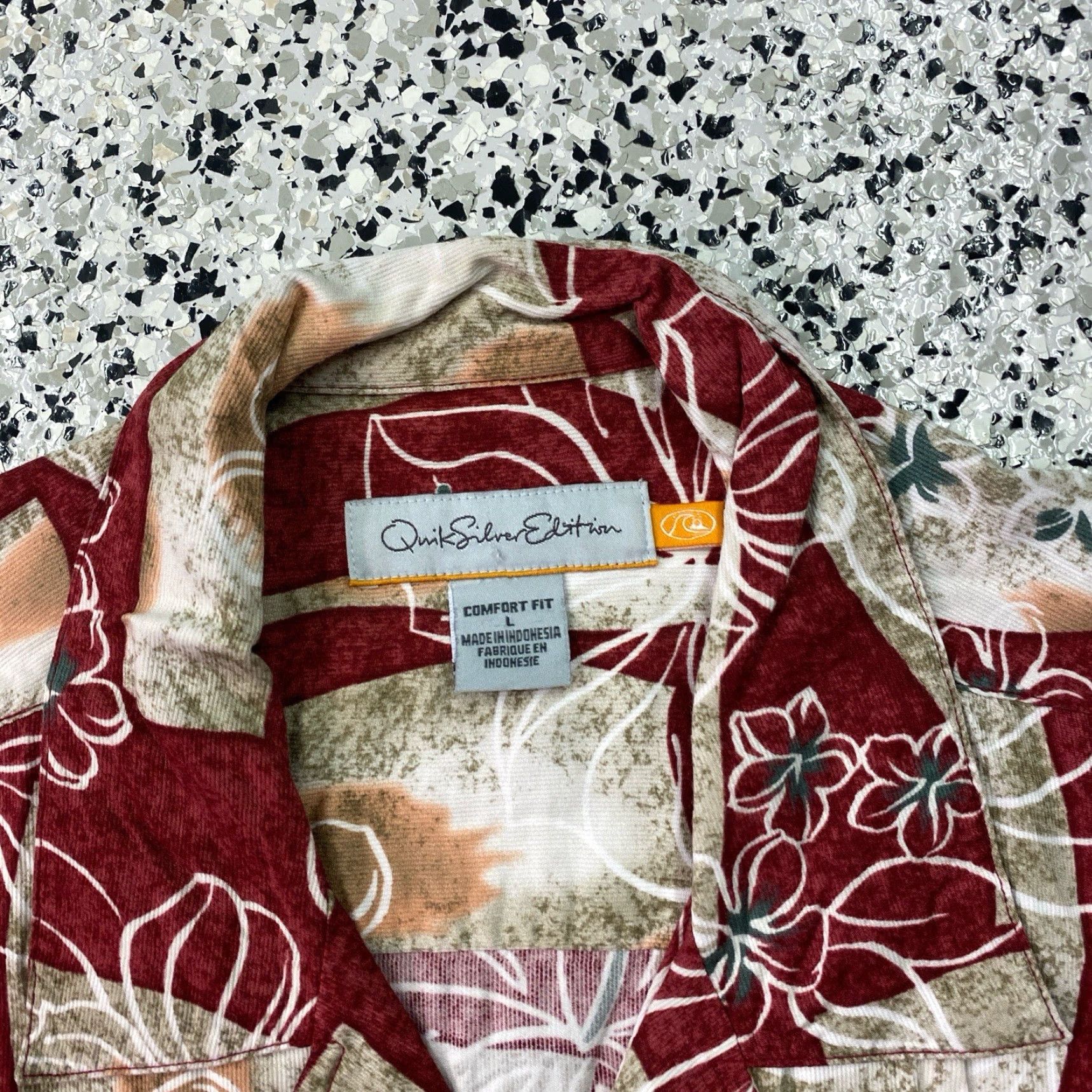 Quiksilver VINTAGE Quiksilver Button-Down Shirt Men L Red Floral Hawaiian Short Sleeve Casual Cotton Size US L / EU 52-54 / 3 - 2 Thumbnail