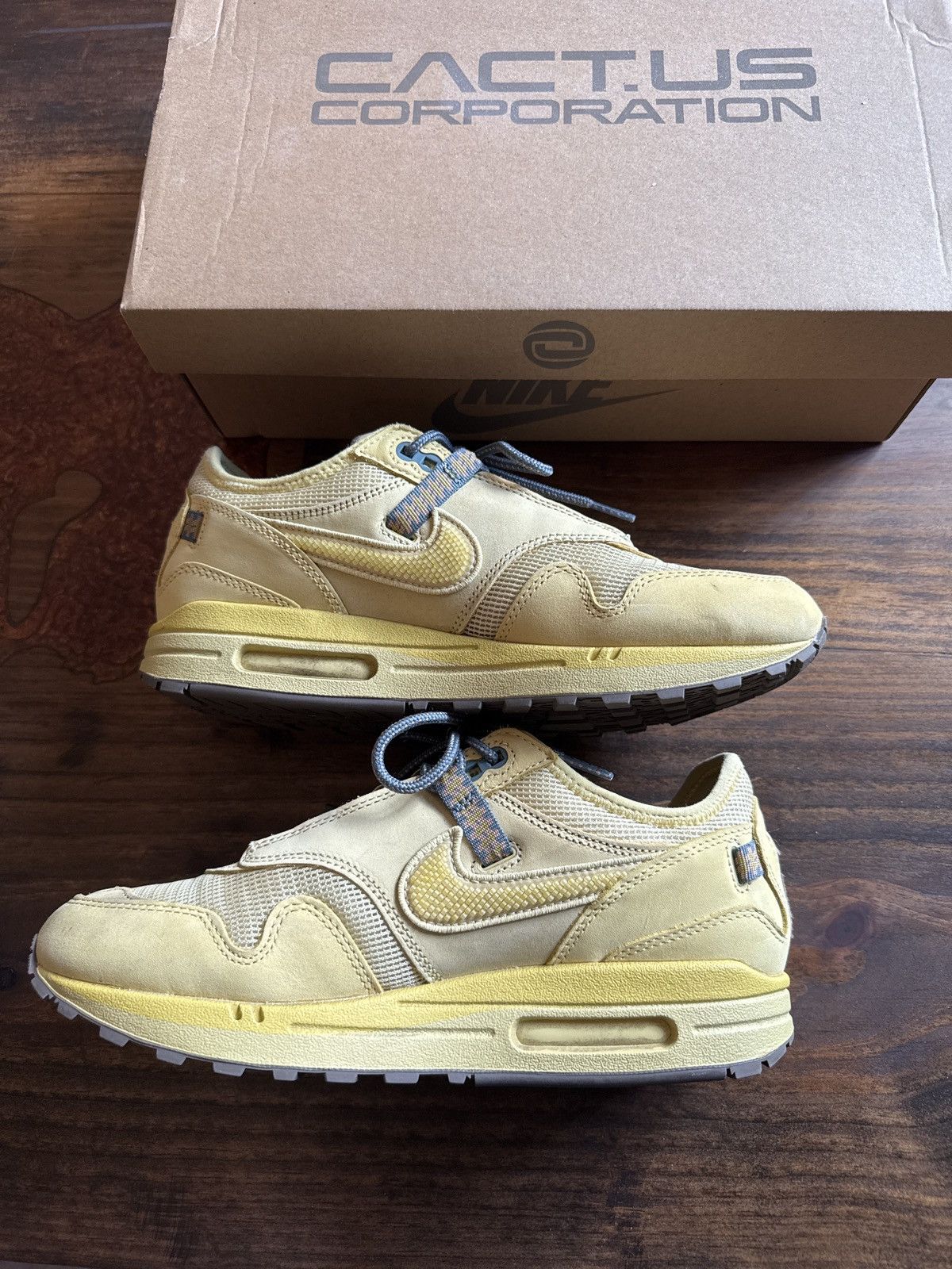 Nike × Travis Scott Travis Scott Air Max 1 Saturn Gold Size US 8.5 / EU 41-42 - 3 Thumbnail