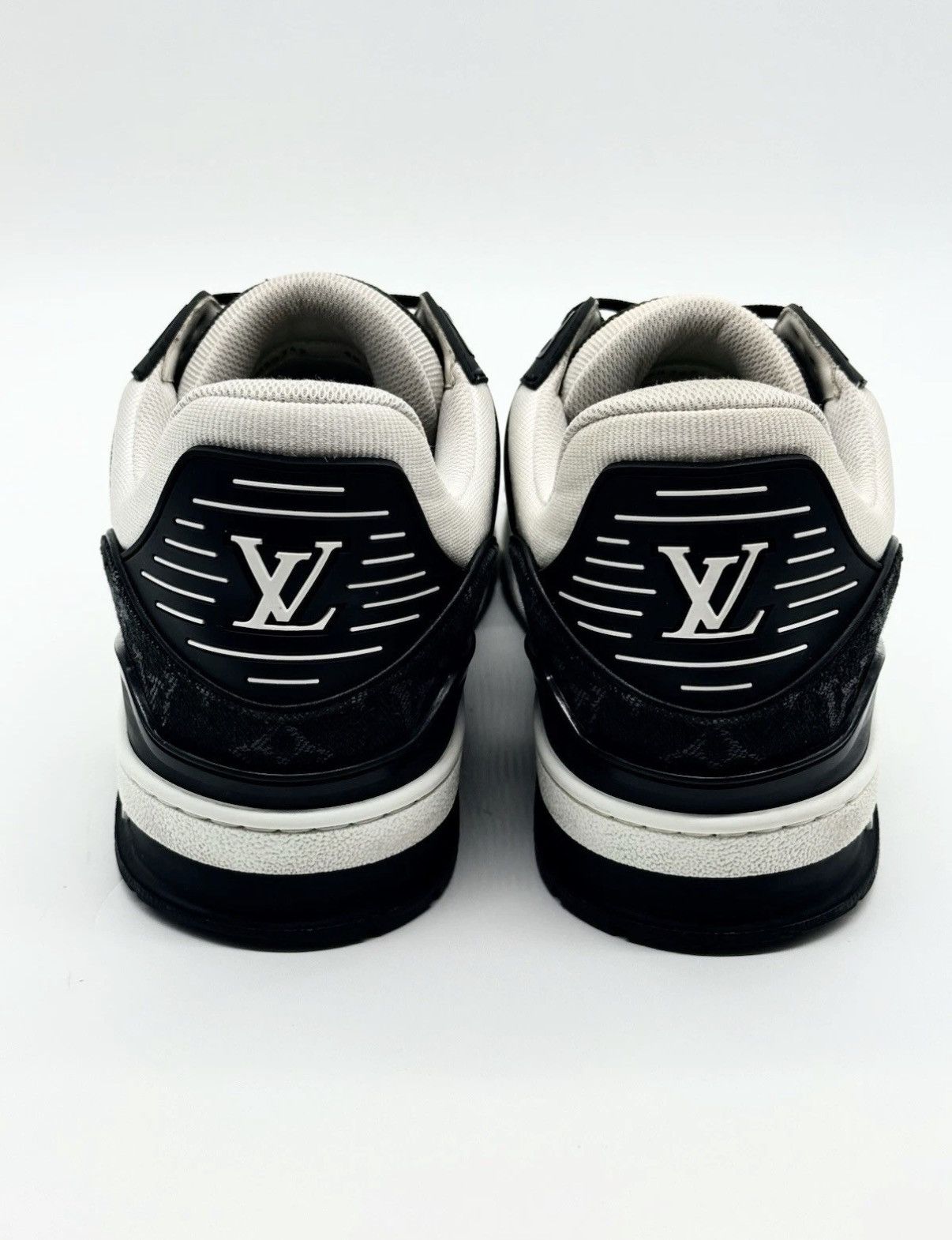Louis Vuitton Size 10.5 - Louis Vuitton Trainer Low Black Size US 10.5 / EU 43-44 - 5 Thumbnail