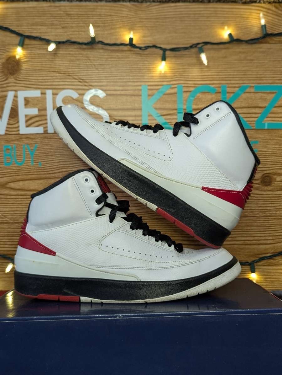 Jordan Brand Jordan 2 Chicago Size US 10.5 / EU 43-44 - 3 Thumbnail