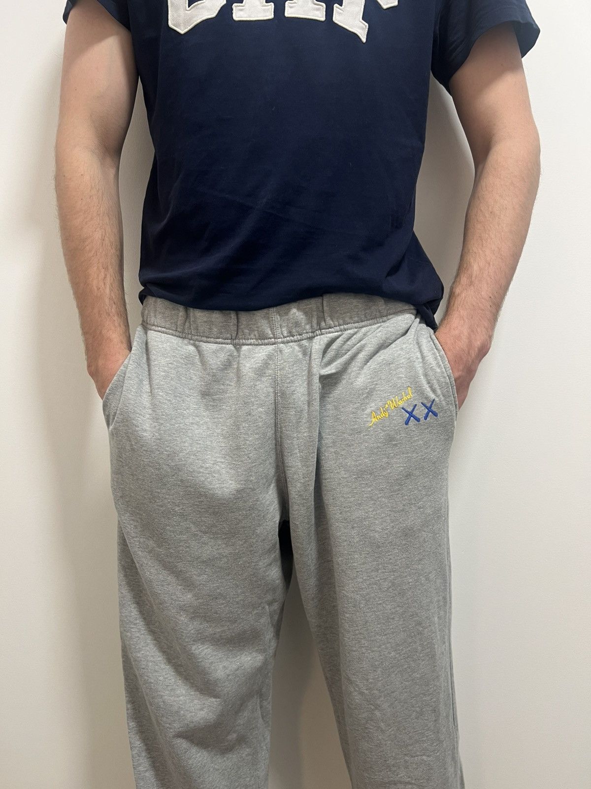 Andy Warhol × Kaws × Uniqlo Jogging Gris Uniqlo Andy Warhol KAWS édition limitée Size US 36 / EU 52 - 4 Thumbnail