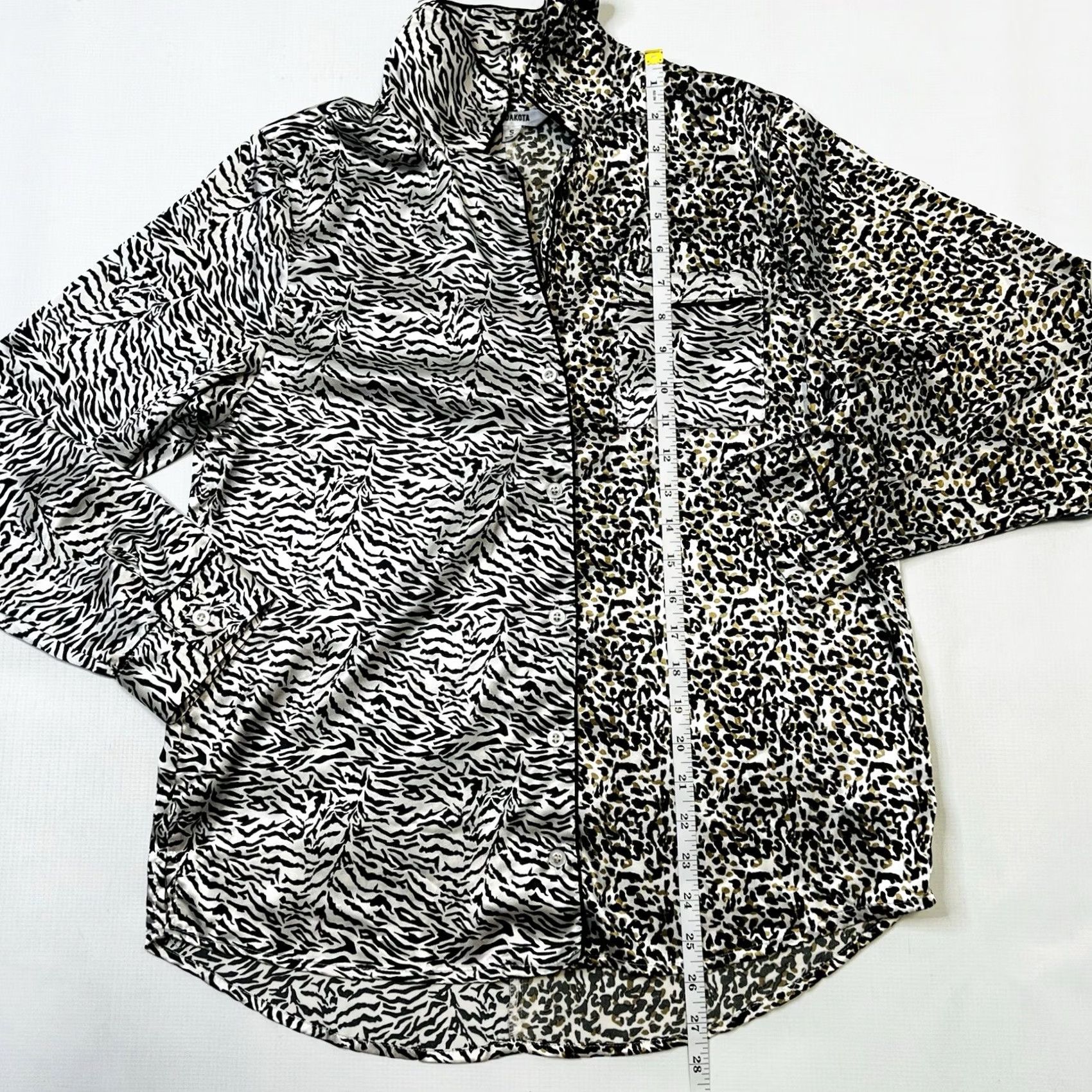 BB Dakota BB Dakota Pajama Top Small Satin Button Up Long Sleeve Animal Print Leopard Zebra Women’s Satin Pajama Top Size S / US 4 / IT 40 - 4 Thumbnail