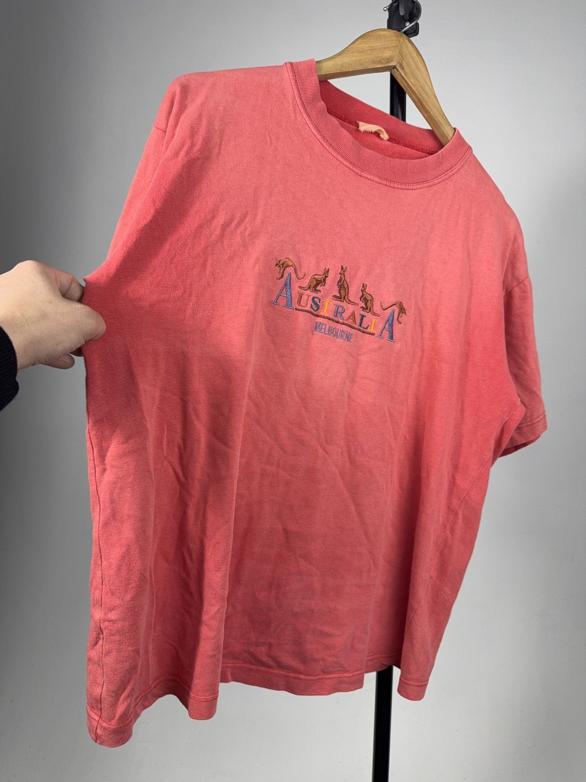 Vintage Vintage 90s Australia Melbourne Kangaroo Faded Retro Tee Size US M / EU 48-50 / 2 - 5 Thumbnail