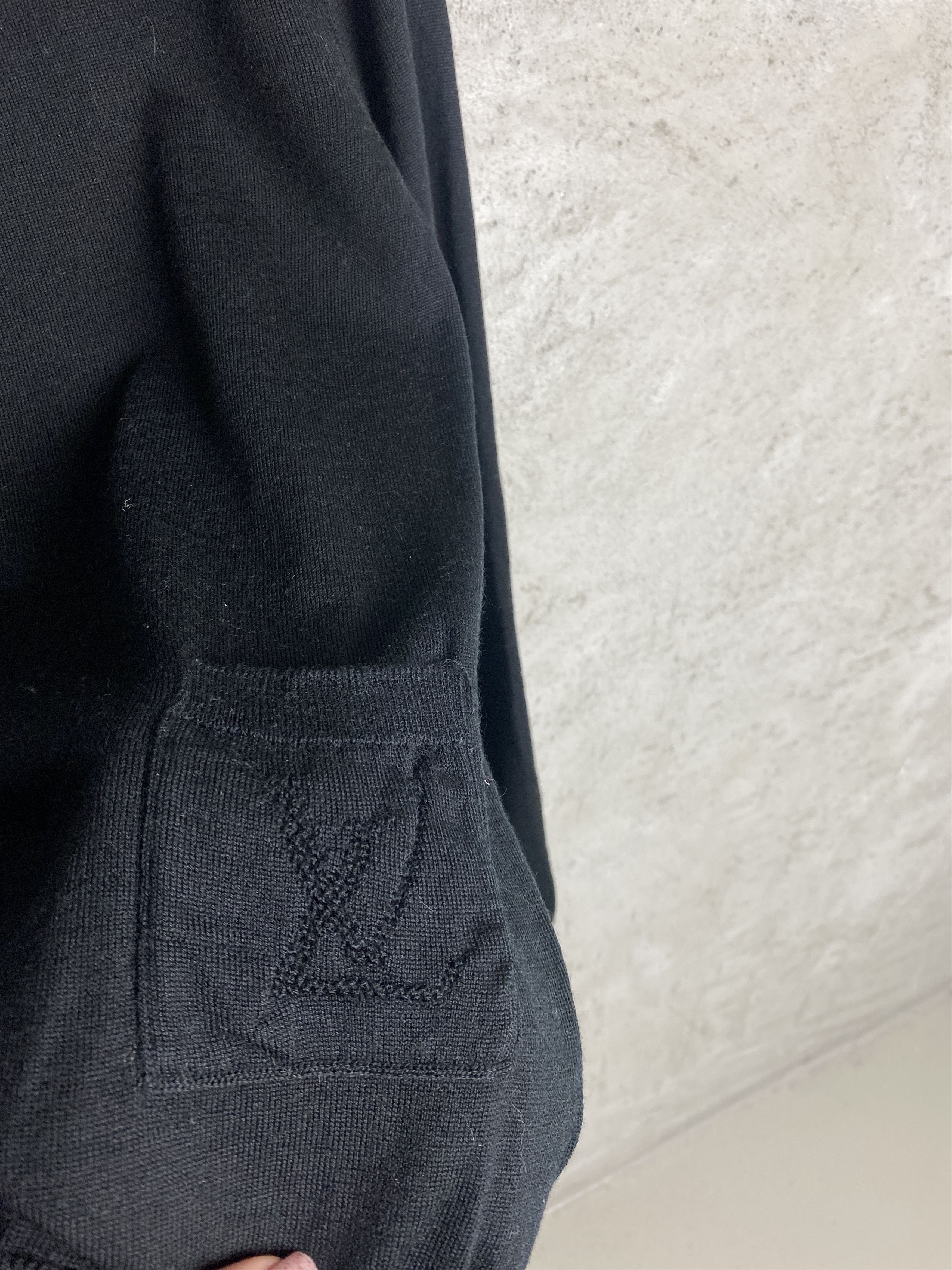 Louis Vuitton Louis Vuitton small logo sweater knitwear Size US S / EU 44-46 / 1 - 4 Thumbnail