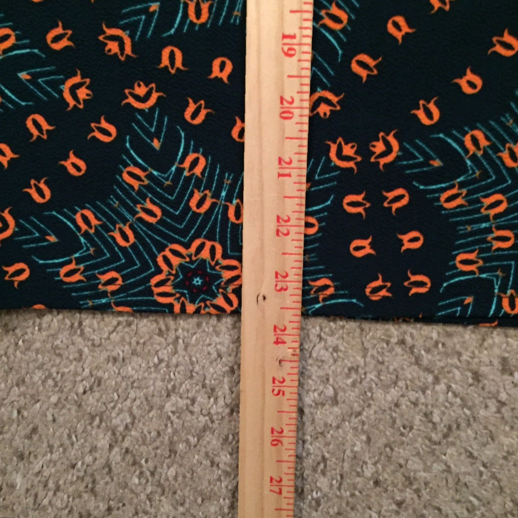 Vintage LuLaRoe Skirt XS Knee Length Unlined Pull On Green Geometric Women Knee Length Pencil Casual Geometric LuLaRoe Women XS Green Skirt Size 26" / US 2 / IT 38 - 6 Thumbnail