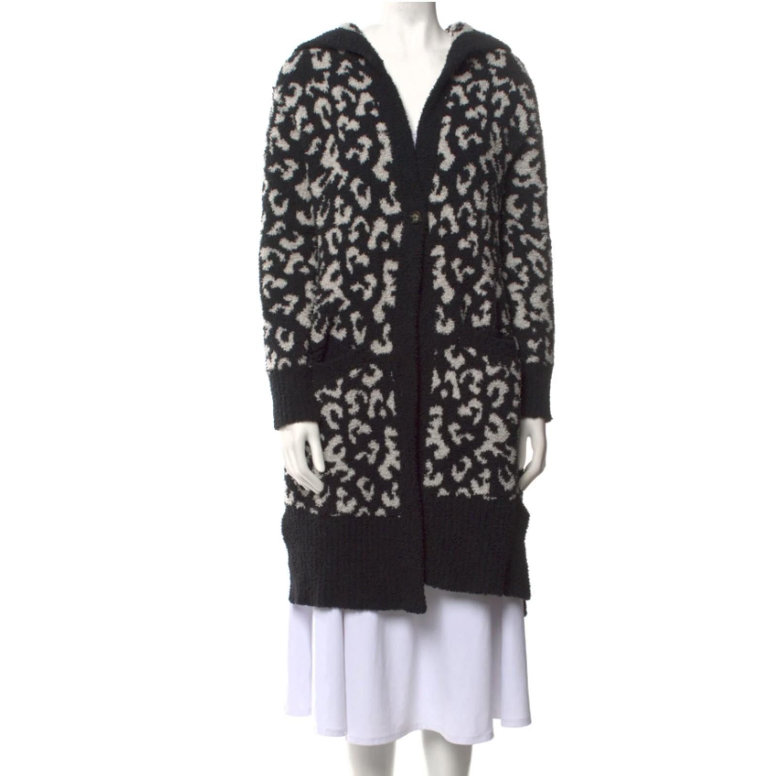 Ugg UGG Animal Print V-Neck Sweater Size: XS Size XS / US 0-2 / IT 36-38 - 1 Thumbnail