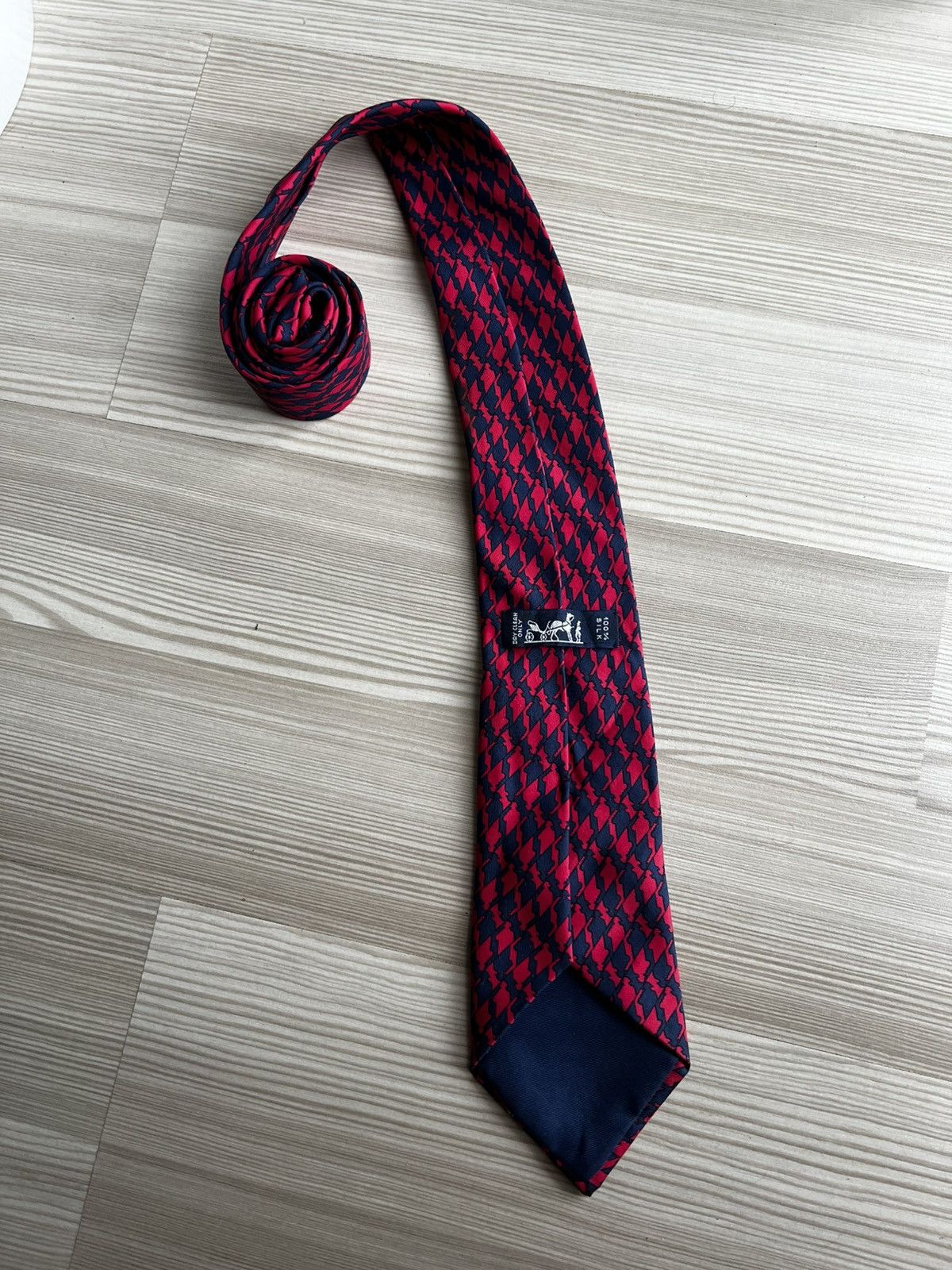 Hermes Vintage Hermes Red/Black Silk Tie 7315EA Made in France Size ONE SIZE - 5 Thumbnail