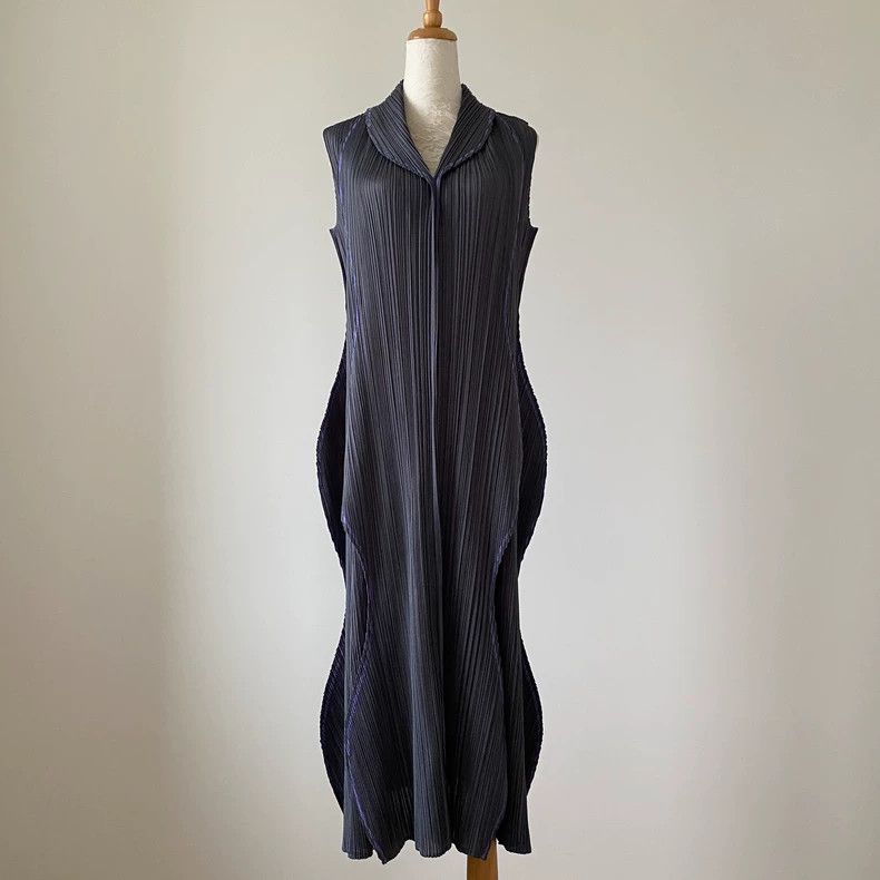 Issey Miyake Issey Miyake Grey kelp pleated skirt Size XL / US 12-14 / IT 48-50 - 1 Thumbnail