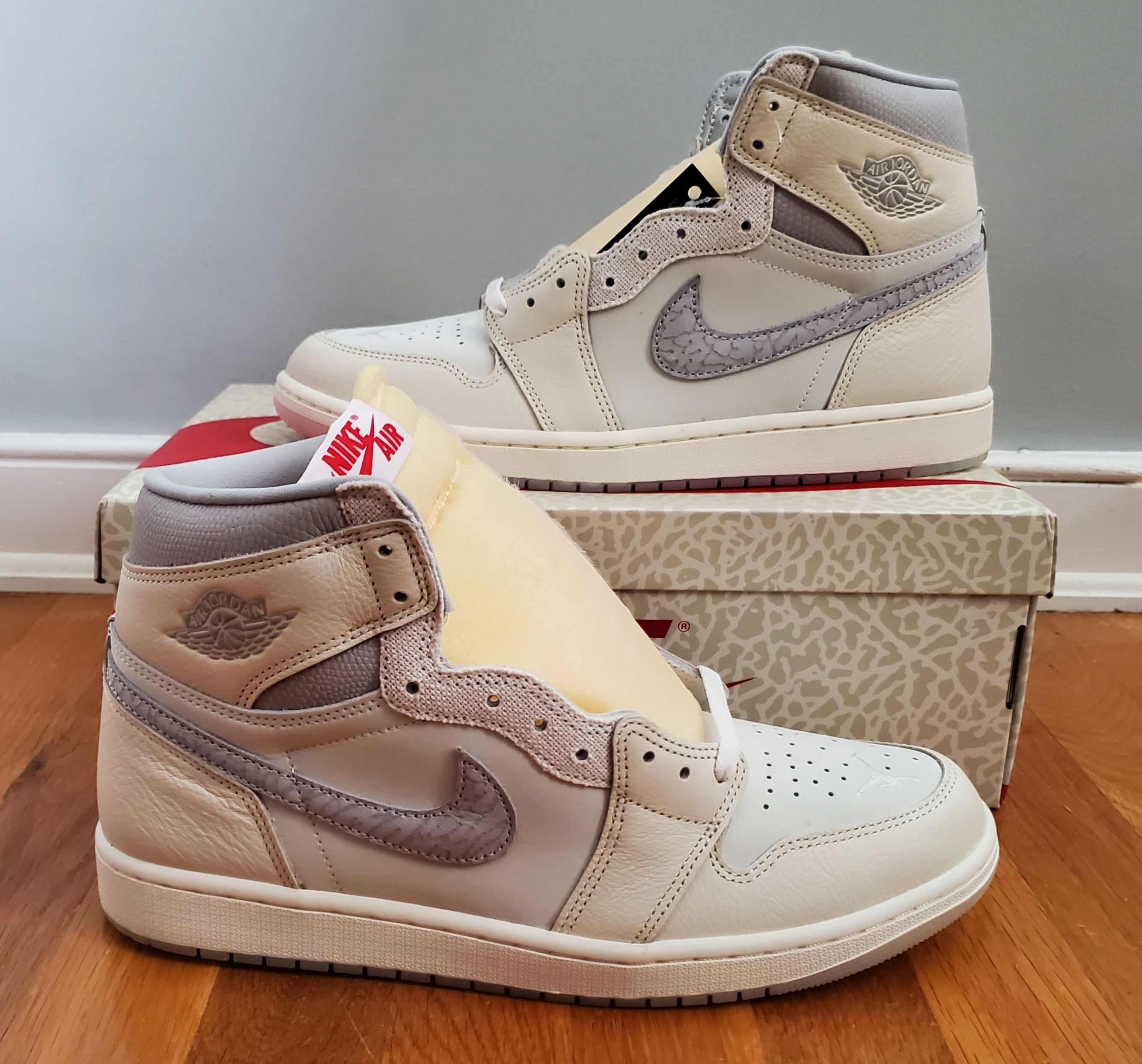 Jordan Brand Nike Air Jordan 1 High OG Size US 12 / EU 45 - 2 Thumbnail
