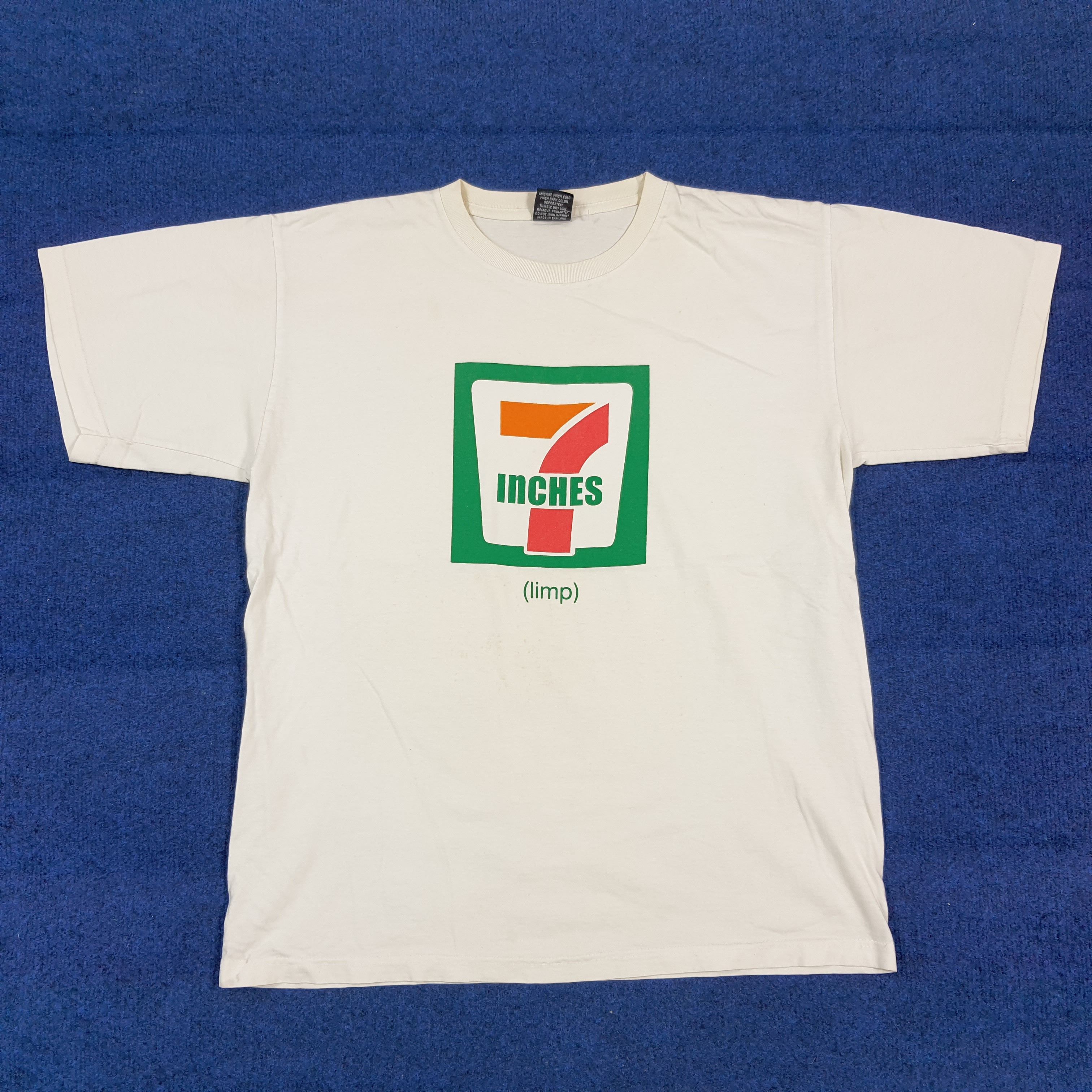 Japanese Brand 7-Eleven Parody 7 Inches (Limp) Funny Graphic Tee C299N33 Size US M / EU 48-50 / 2 - 1 Thumbnail