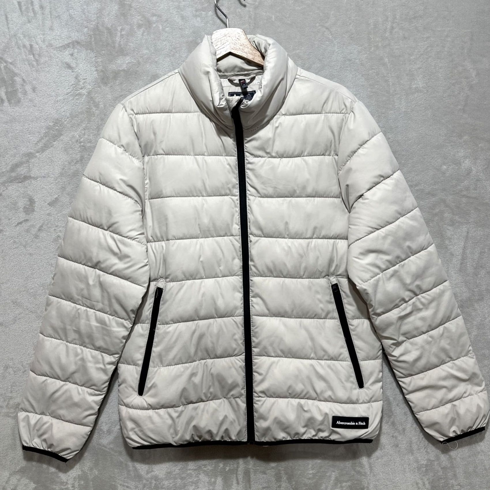 Abercrombie & Fitch Abercrombie & Fitch Puffer Jacket Women's XS Contrasting Black Zipper Detailing Jacket Size XS / US 0-2 / IT 36-38 - 2 Thumbnail