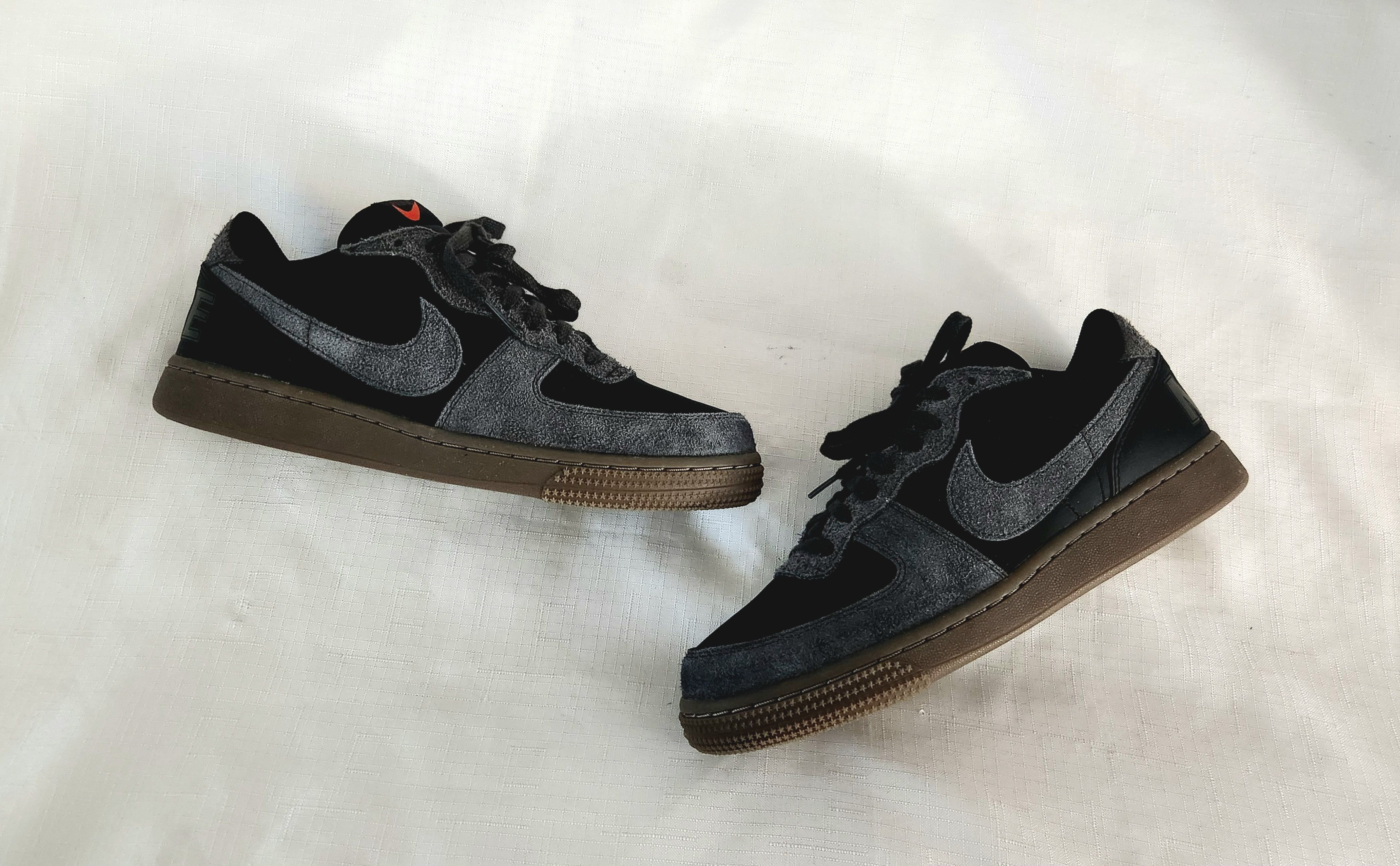 Nike Nike Terminator Low Black Medium Ash Gum Grey 8 FV0396-001 Size US 8 / EU 41 - 2 Thumbnail