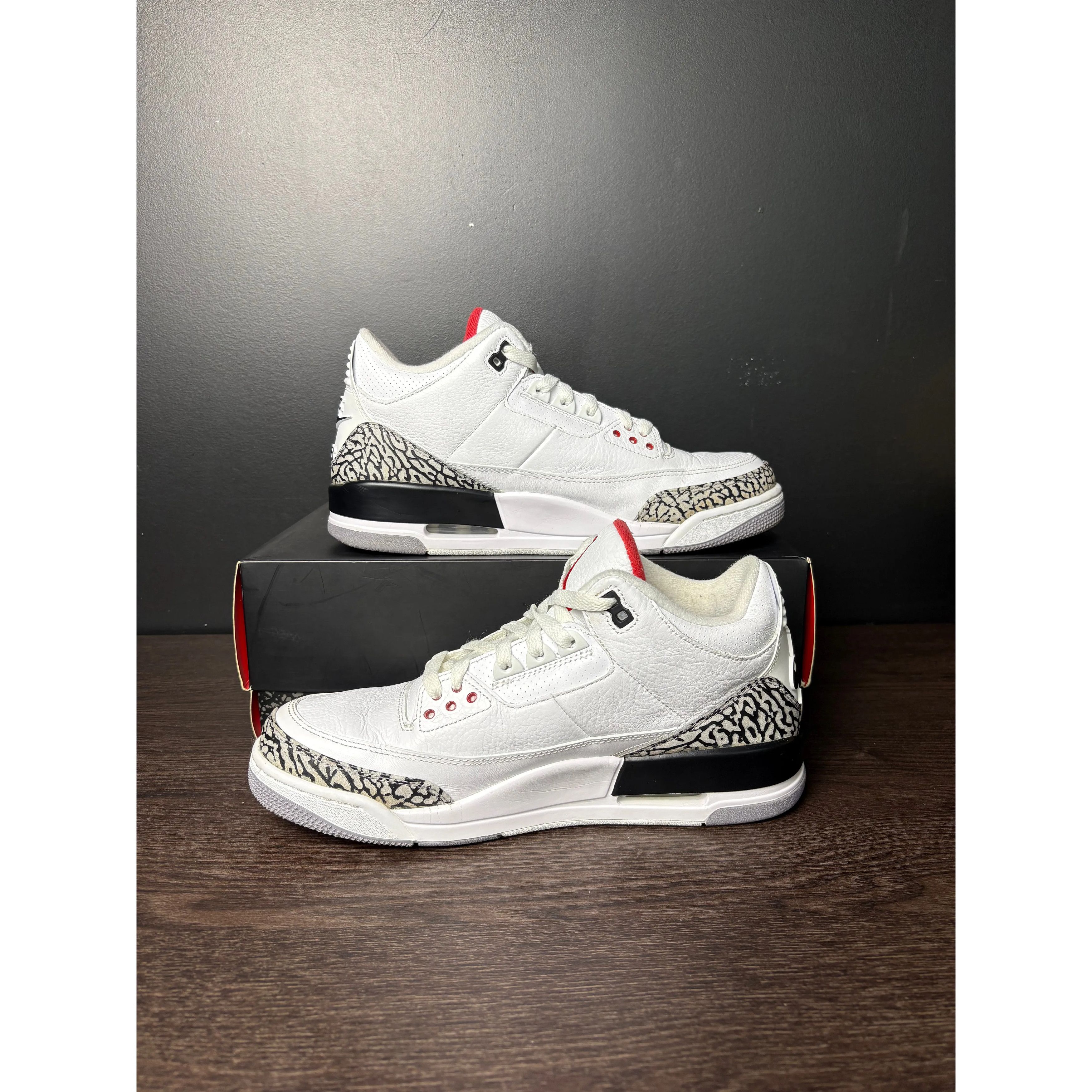 Jordan Brand Air Jordan 3 Retro "White Cement" '88 Dunk Contest (2013) **PRE-OWNED** - 9.5M Size US 9.5 / EU 42-43 - 2 Thumbnail