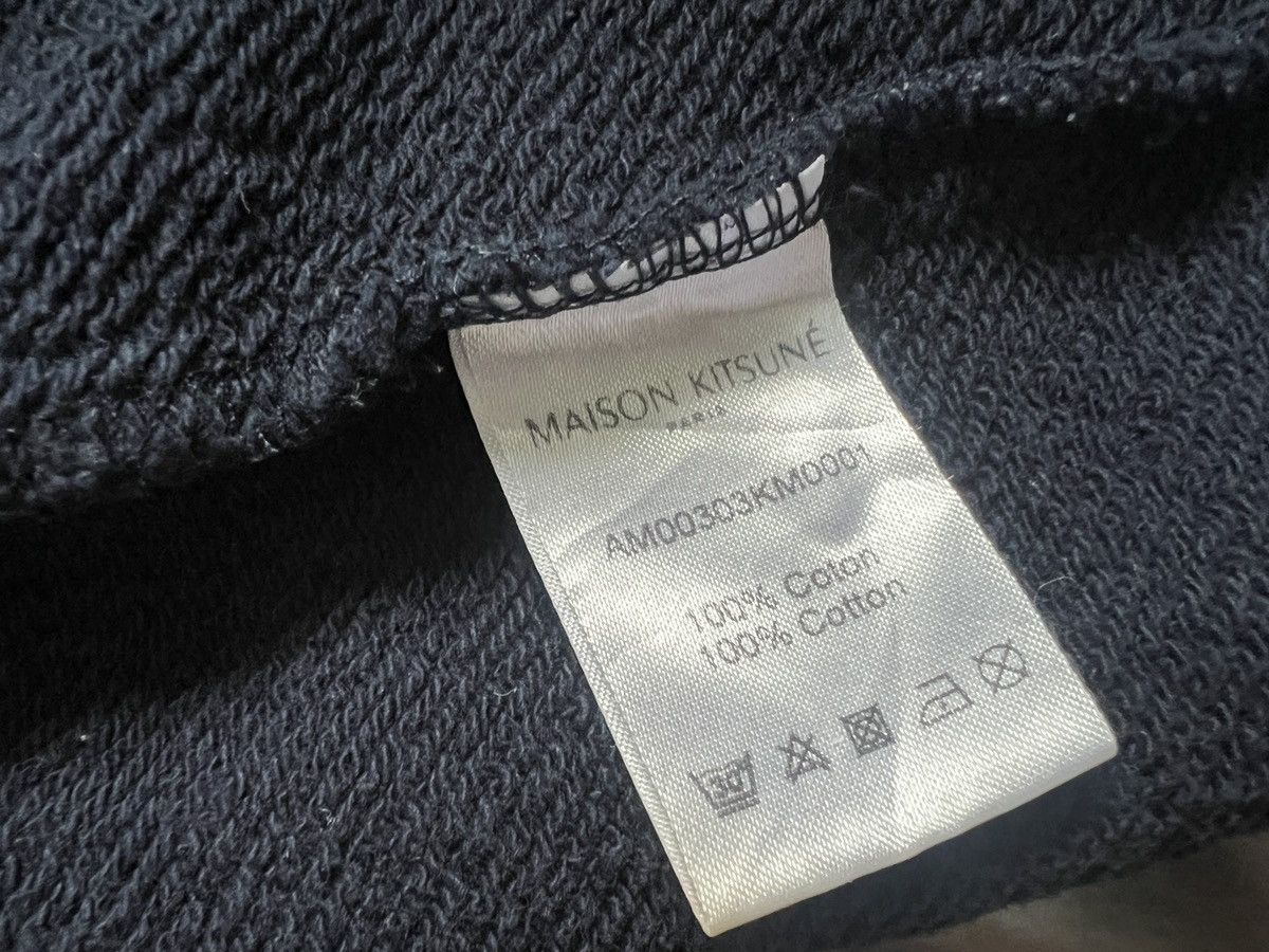Maison Kitsune Maison Kitsune : Sweater One Point Logo Embroider Size US M / EU 48-50 / 2 - 8 Thumbnail
