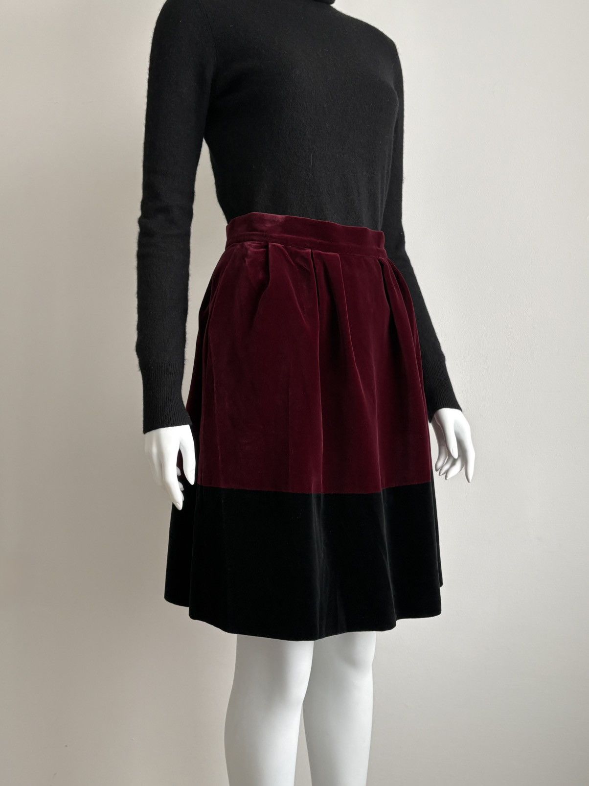 Yves Saint Laurent YSL Rive Gauche F/W 1994 Two-Toned Velvet Skirt Burgundy S Size 27" / US 4 / IT 40 - 1 Thumbnail