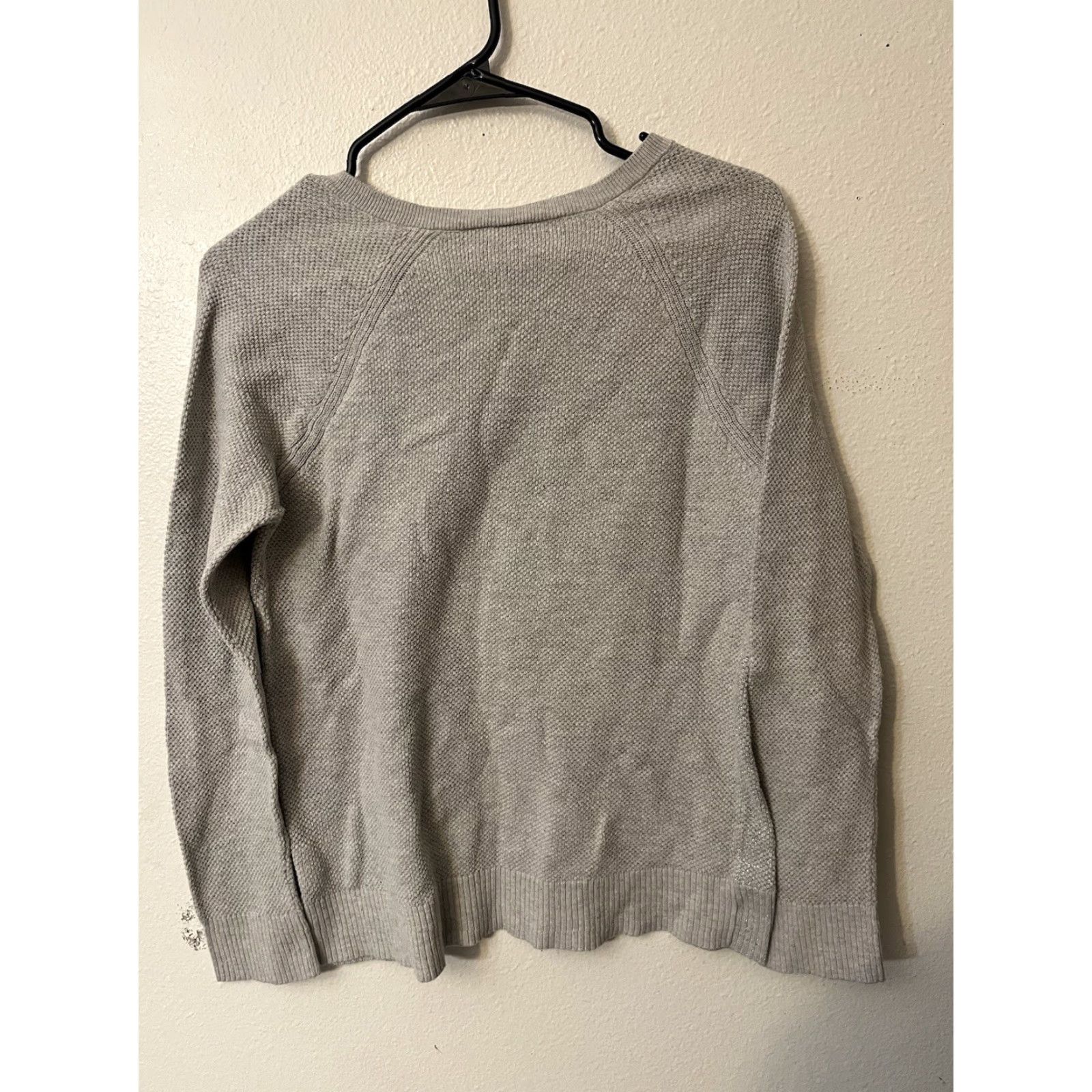 Gap VINTAGE Gap Women's Sweater Solid V-Neck Long Sleeve Size Medium Gray Basic Clothing Size M / US 6-8 / IT 42-44 - 2 Thumbnail