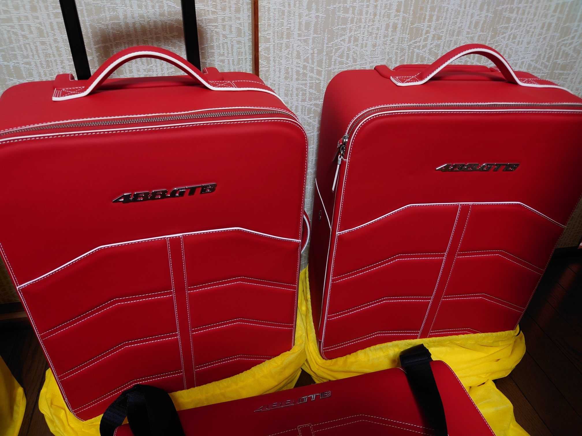 Ferrari Ferrari 488 GTB bag set leather travel luggage red & catalog Size ONE SIZE - 2 Thumbnail