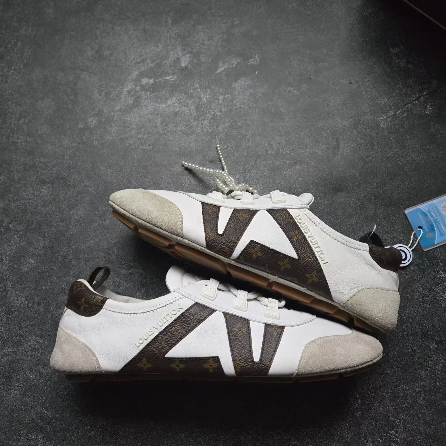 Louis Vuitton Louis Vuitton Lowtop Sneakers 40 Men Size US 7.5 / EU 40-41 - 1 Thumbnail