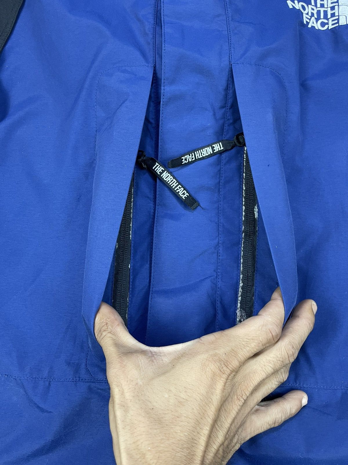 The North Face Vtg 90s The North Face Gore-Tex Mountain Light Jacket Size US L / EU 52-54 / 3 - 13 Thumbnail