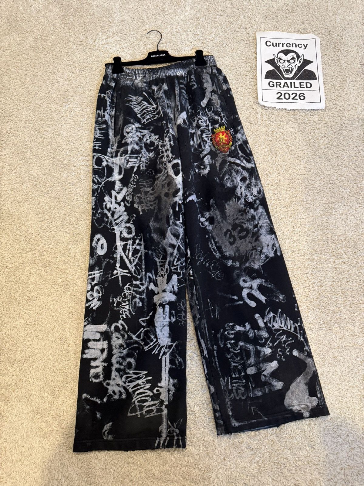 Balenciaga Balenciaga VIC Skater Graffiti Sweatpants Size US 30 / EU 46 - 1 Thumbnail