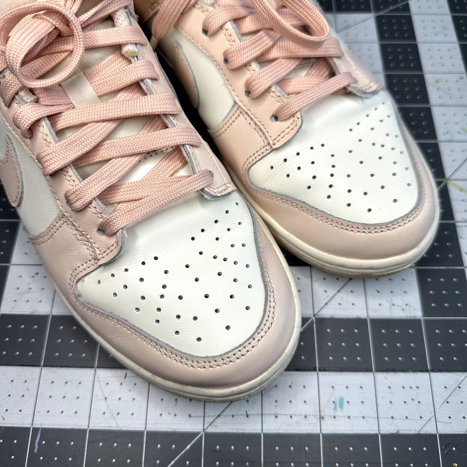 Nike Nike Dunk Low Wmns 'Orange Pearl' Size US 7 / IT 37 - 4 Thumbnail