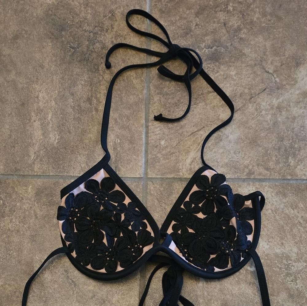 Designer Black Nude Floral Detail Wrapped Bikini Top Size ONE SIZE - 2 Thumbnail