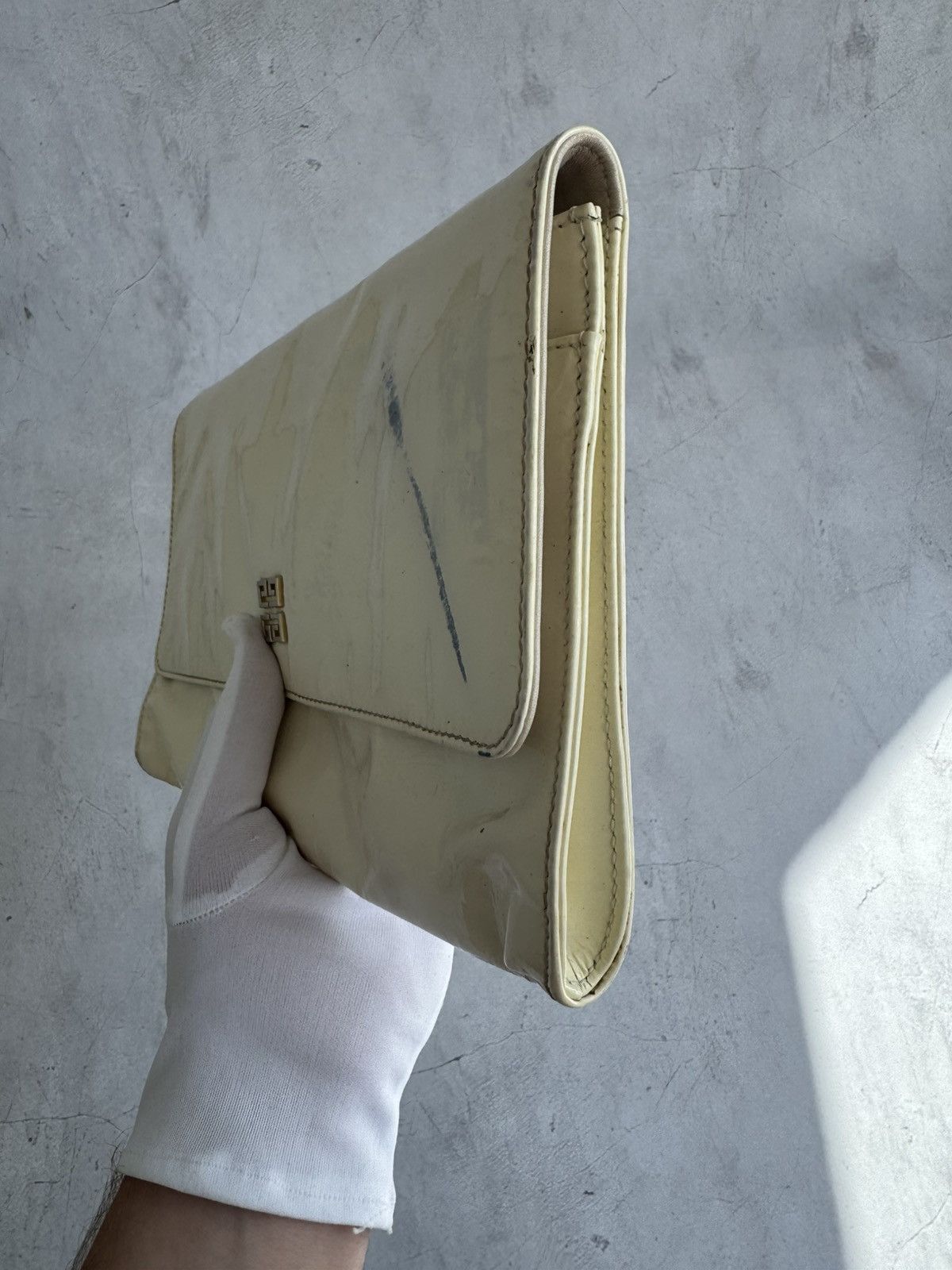 Givenchy Vintage Givenchy Clutch Bag Cream Patent Leather Logo Size ONE SIZE - 11 Thumbnail