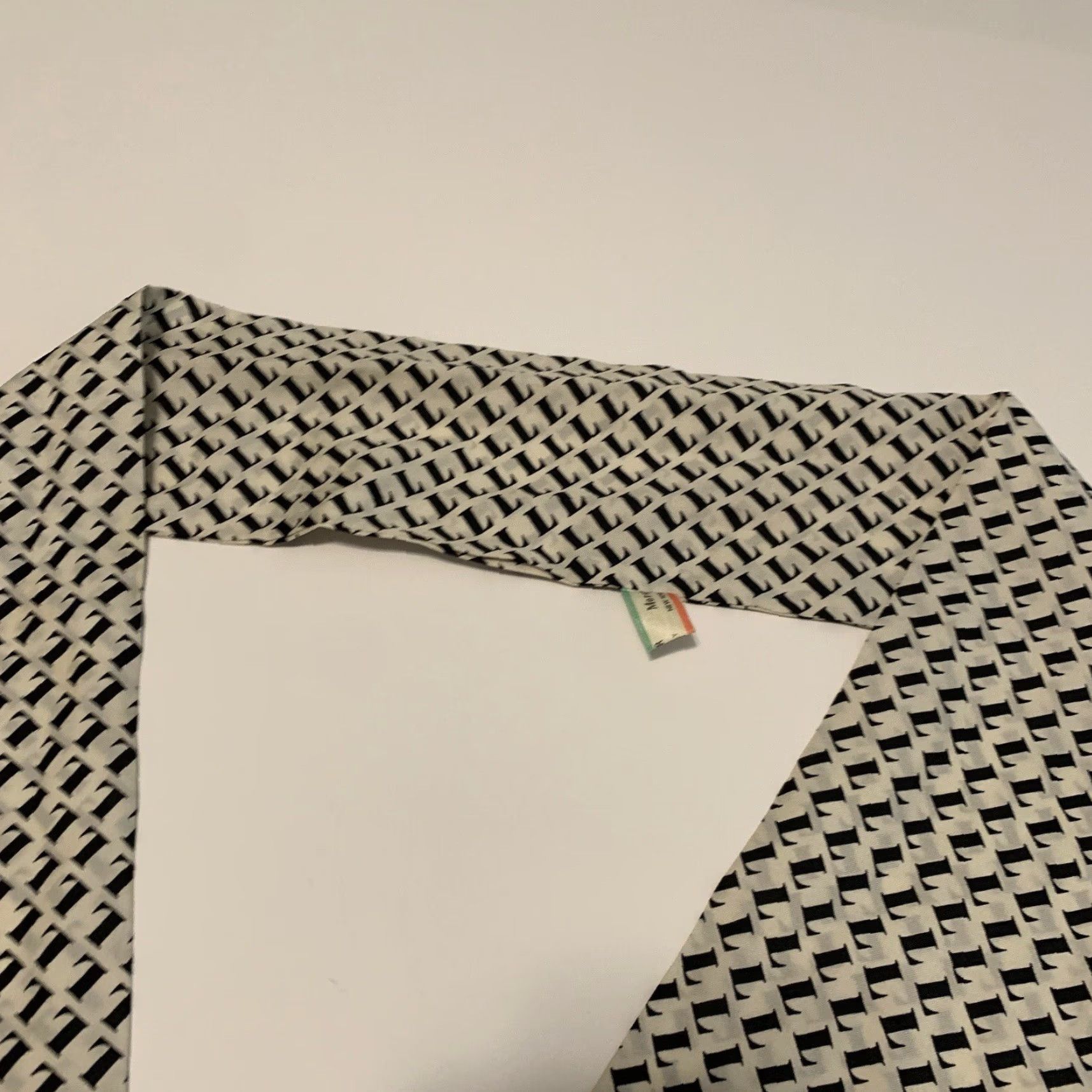 Vintage VINTAGE Morsly New York Scarf Square Scarf Women NY Letter L Print Black White Made In Italy Size ONE SIZE - 5 Thumbnail