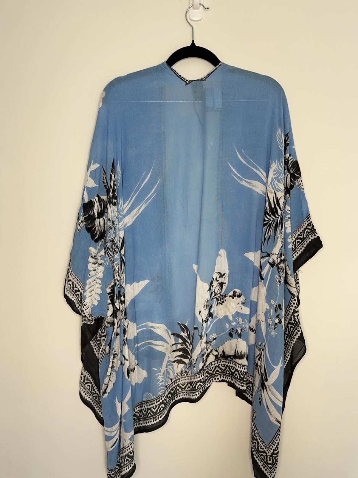 Vince Camuto NWOT Vince Camuto Banana Leaf Topper Kimono - OS Size ONE SIZE - 2 Thumbnail
