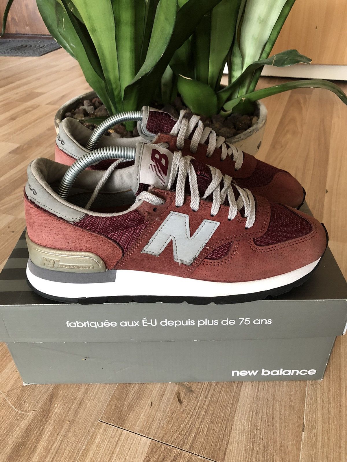 New Balance New Balance 990 v1 Burgundy Rare Classic Sneakers Vintage Size US 7 / EU 40 - 3 Thumbnail