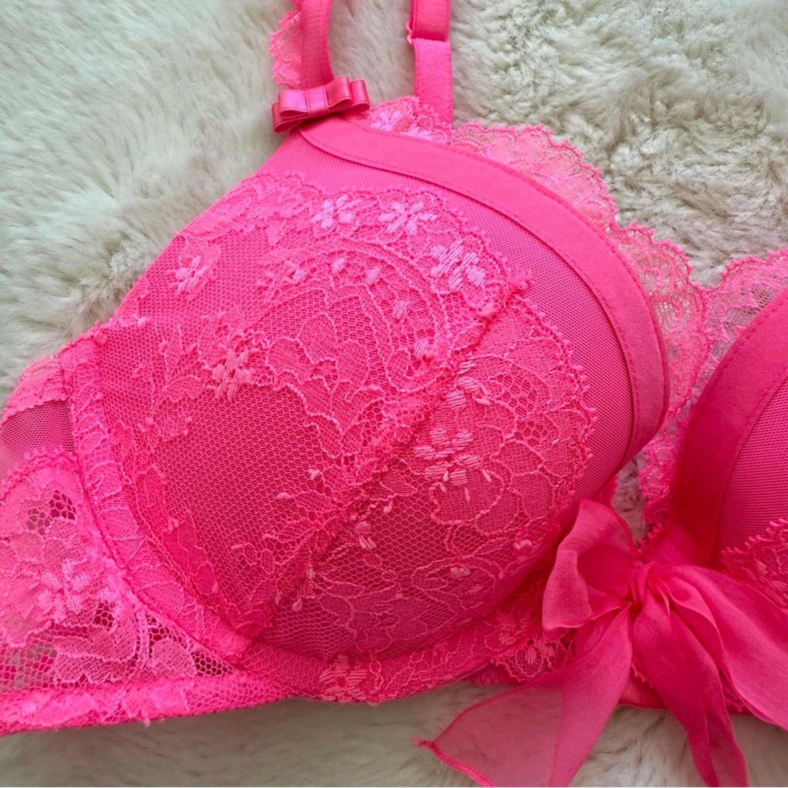 Victoria's Secret Victoria’s Secret women pink bra 34B limited edition 180$ Size ONE SIZE - 2 Thumbnail