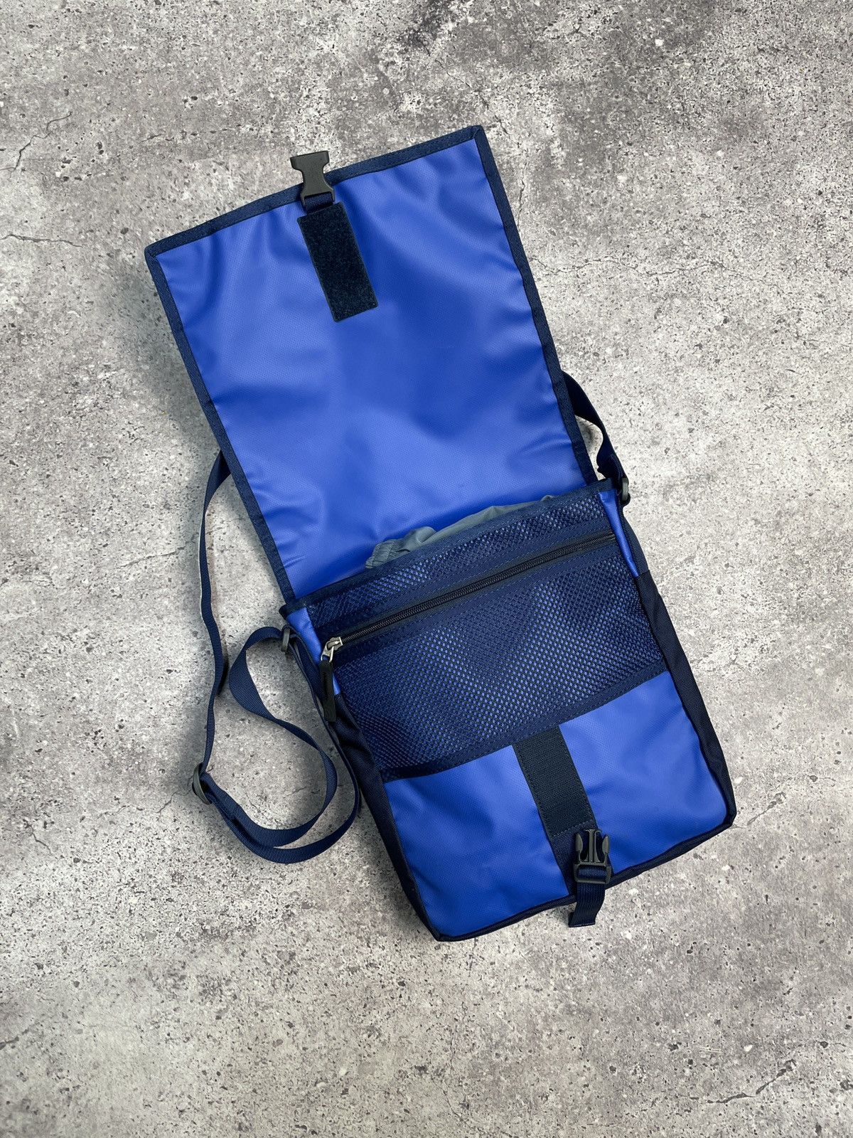The North Face × Vintage Vintage The North Face Messenger Bag Y2K Sling Bag Drill Size ONE SIZE - 5 Thumbnail
