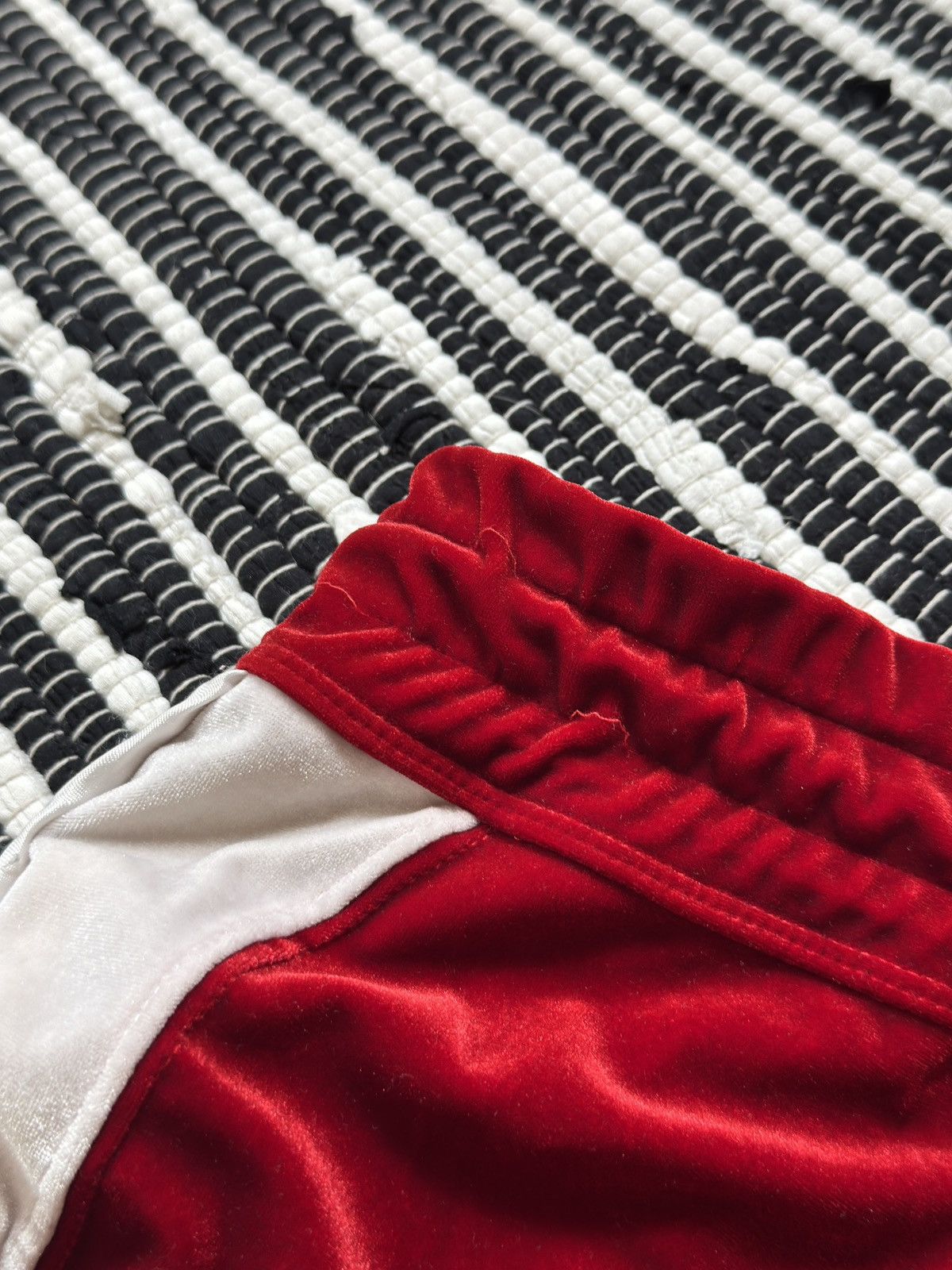 Dolce & Gabbana VINTAGE DOLCE&GABBANA VELOUR MINI SHORTS Size 28" / US 6 / IT 42 - 10 Thumbnail