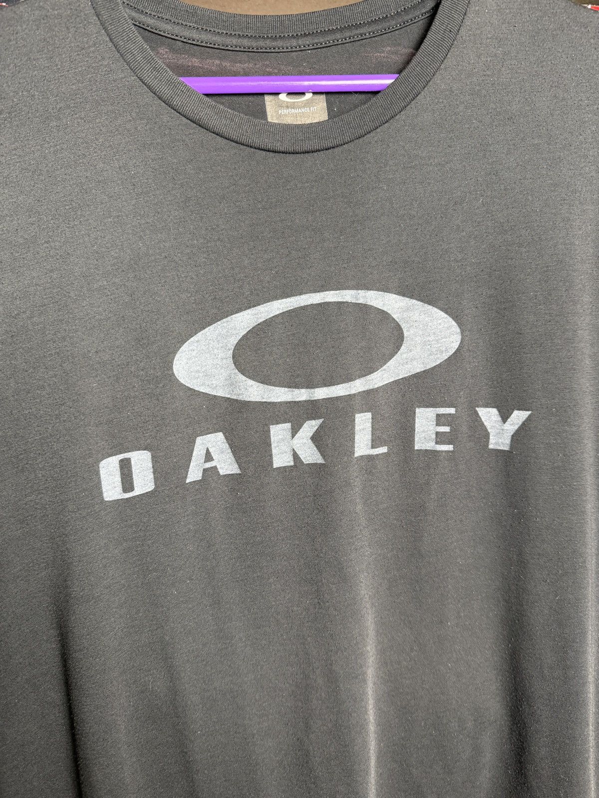 Oakley Oakley Center logo tee gorpcore camping gear y2k Size US XL / EU 56 / 4 - 2 Thumbnail