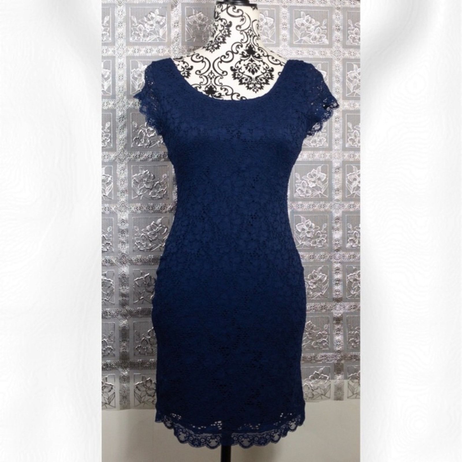 Forever 21 NWT Forever 21 Navy Blue Floral Lace Dress Size M Size M / US 6-8 / IT 42-44 - 2 Thumbnail