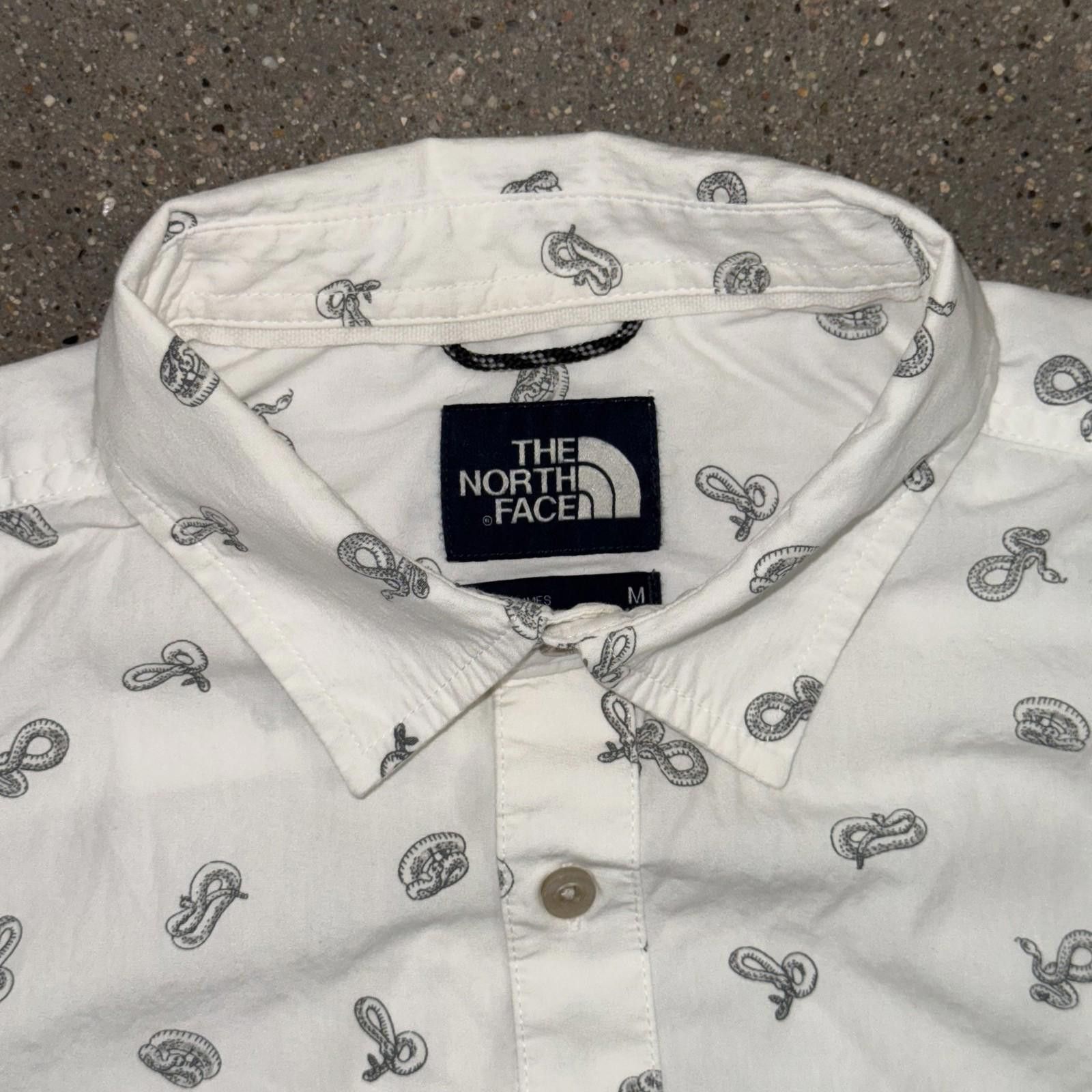 The North Face North Face Shirt Mens M White Snake Print Short Sleeve Size US M / EU 48-50 / 2 - 2 Thumbnail