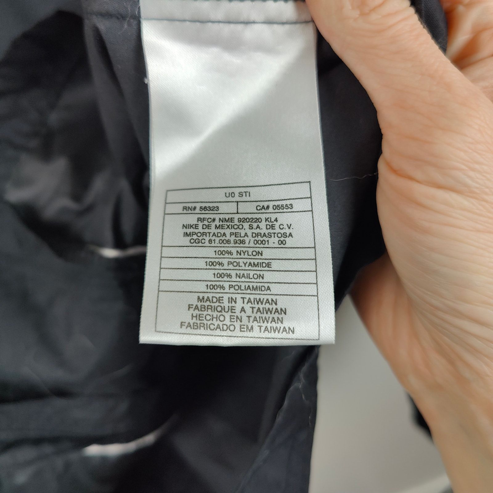 Nike Vintage Y2K Nike Track Jacket Mens Large Black Full Zip Size US L / EU 52-54 / 3 - 7 Thumbnail