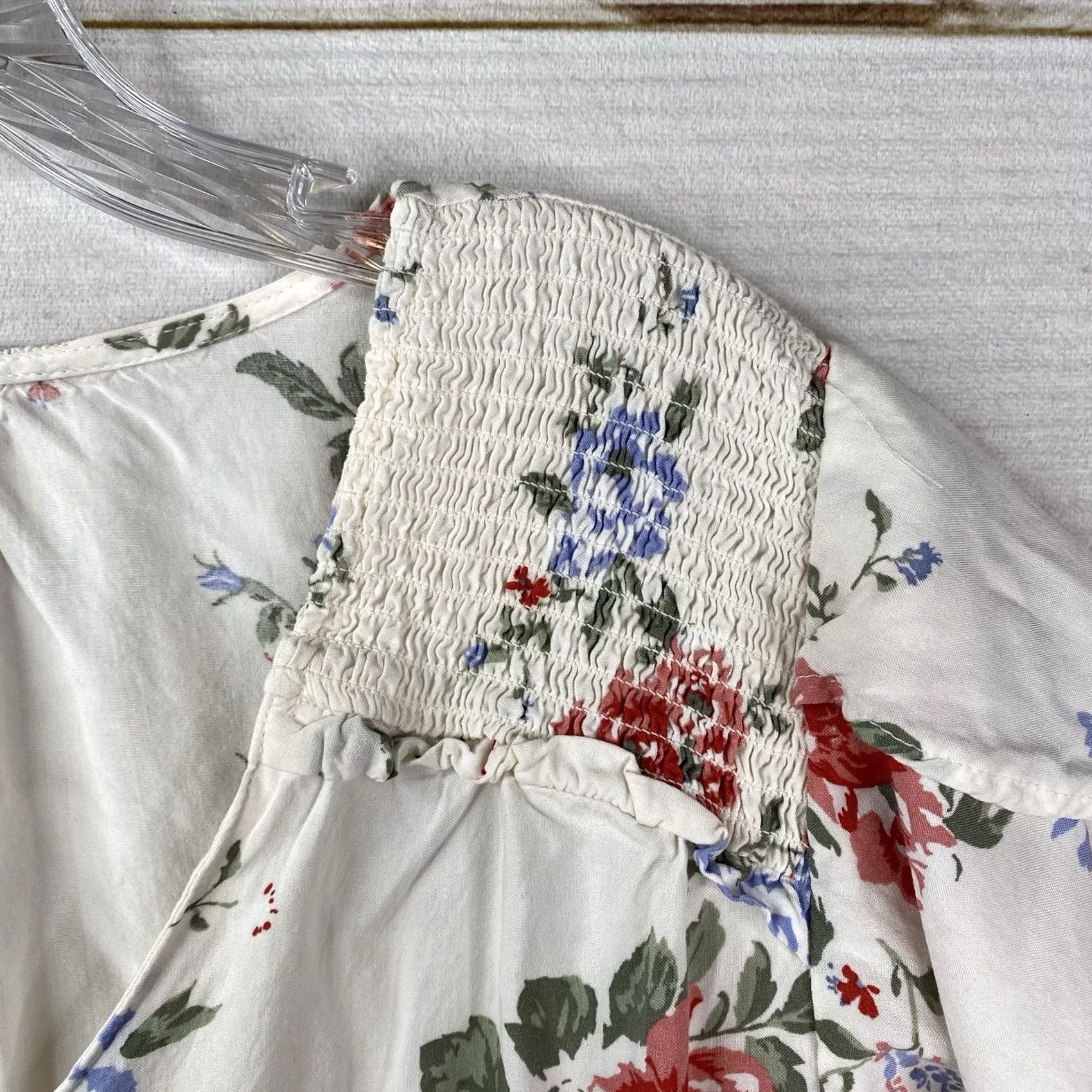 Vintage Angels Forever Young Top Women 2X Cream Floral Boho Flowy Rayon Smocked Shoulder Blouse Size XXL / US 16-18 / IT 52-54 - 3 Thumbnail