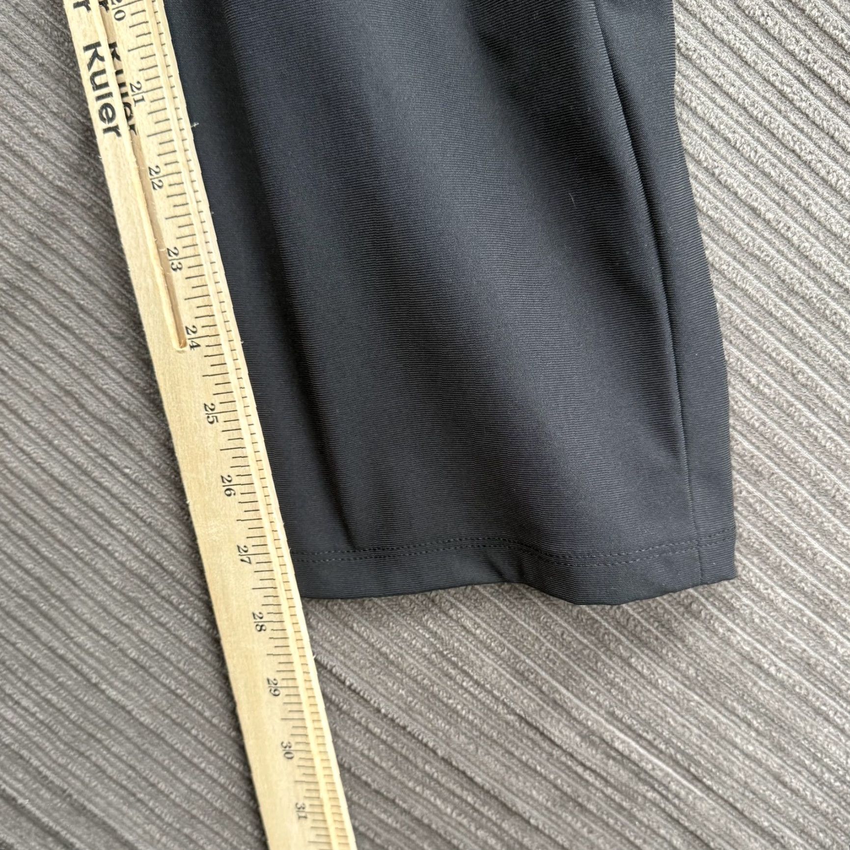 Lululemon Lululemon Pants Mens 36 Black Relaxed Fit Athletic Stretch Golf Travel Performance Chino Straight Pockets Belt Loops Zip Fly Button Vintage No Mens Size US 36 / EU 52 - 5 Thumbnail