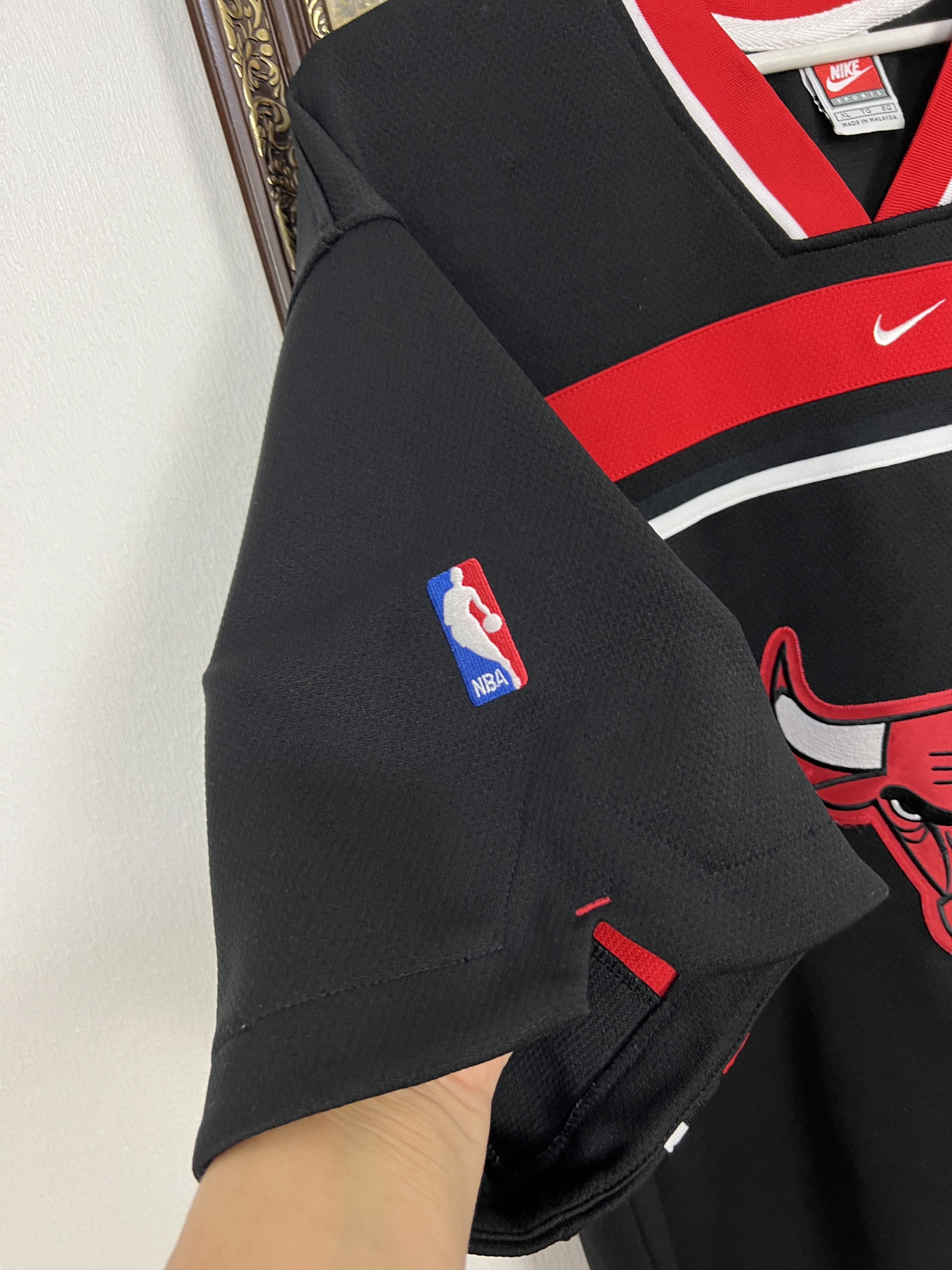 Nike Vintage Nike NBA Chicago Bulls Warm Up Shooting Jersey Tee Size US XL / EU 56 / 4 - 4 Thumbnail