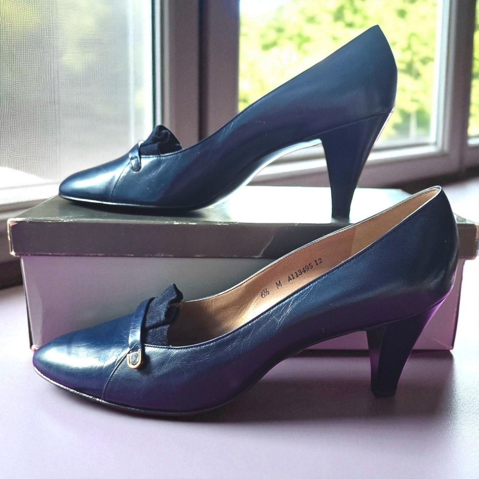 Bally Deadstock Bally Switzerland Navy Leather Pumps Classic 6.5 Size US 6.5 / IT 36.5 - 9 Thumbnail